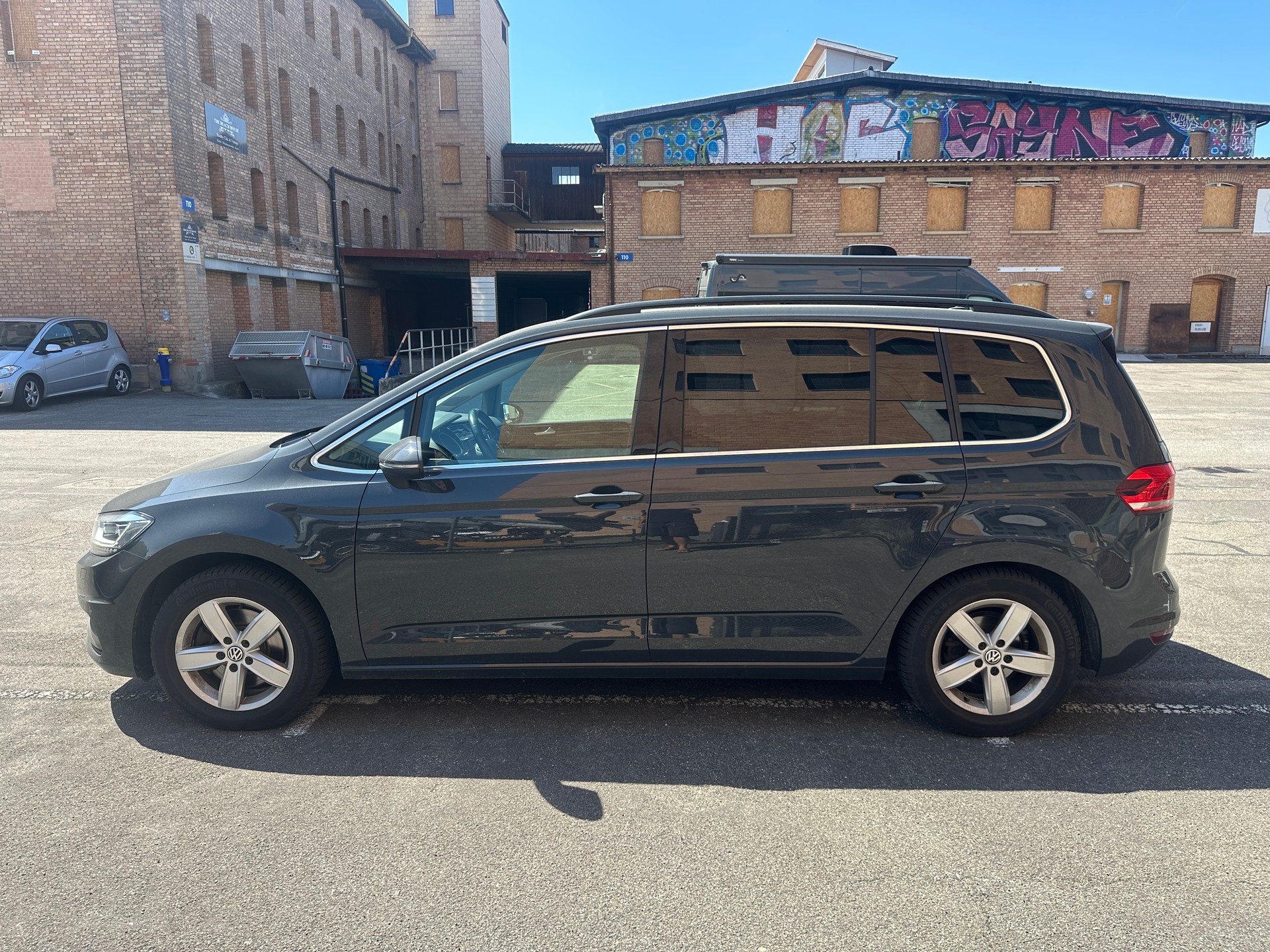 VW Touran 1.4 TSI BlueMotion Technology Family-image-2