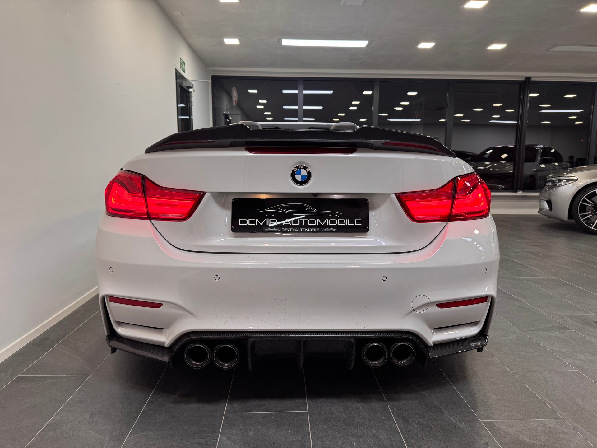 BMW M4 Cabriolet DKG *Titan Forged Felgen / Lederamaturen / M-Performance Exhaust / M-Performance Lenkrad*-image-4