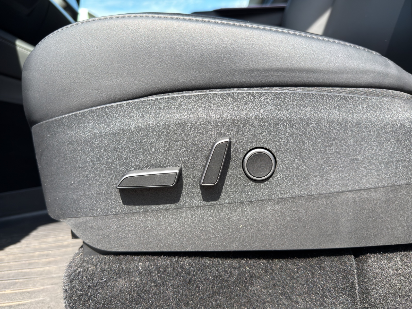 TESLA Model Y Long Range-image-17