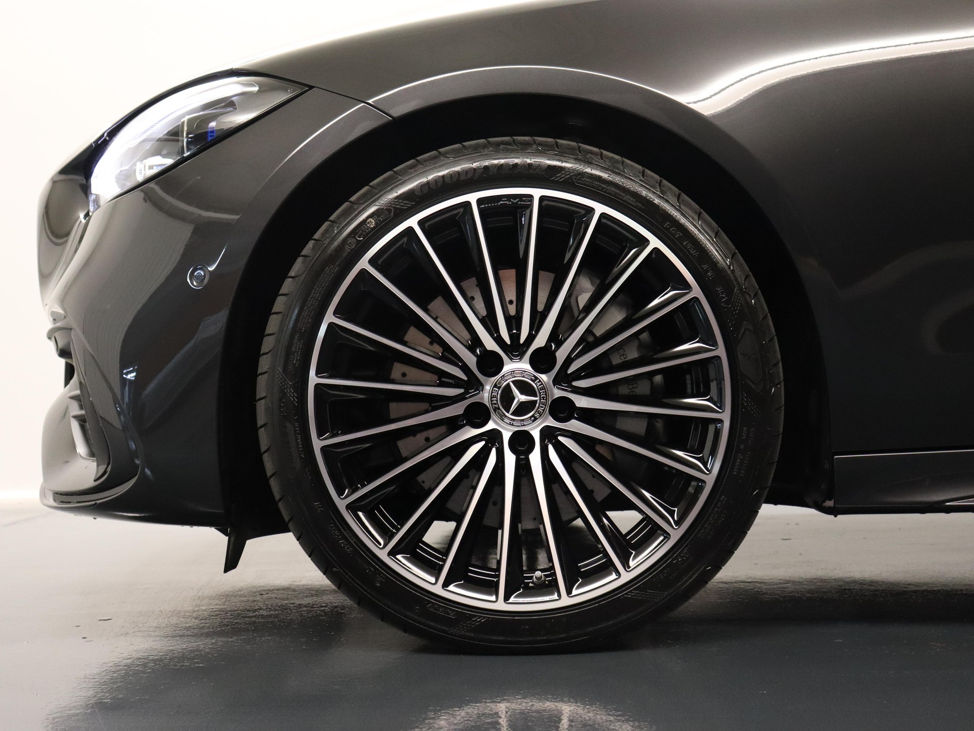 MERCEDES-BENZ C 220 d Swiss Star AMG Line 4matic Kombi-image-12