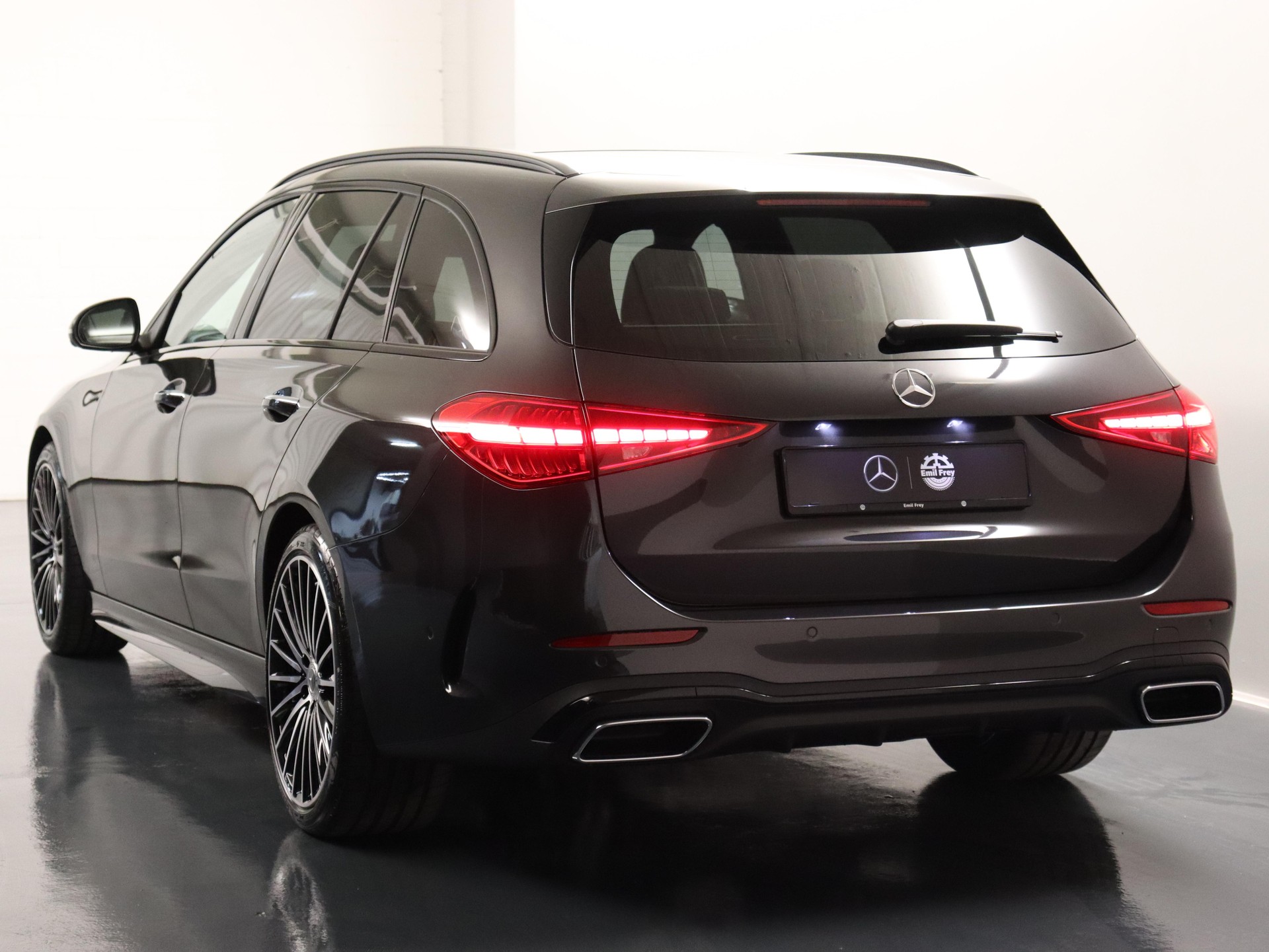 MERCEDES-BENZ C 220 d Swiss Star AMG Line 4matic Kombi-image-4