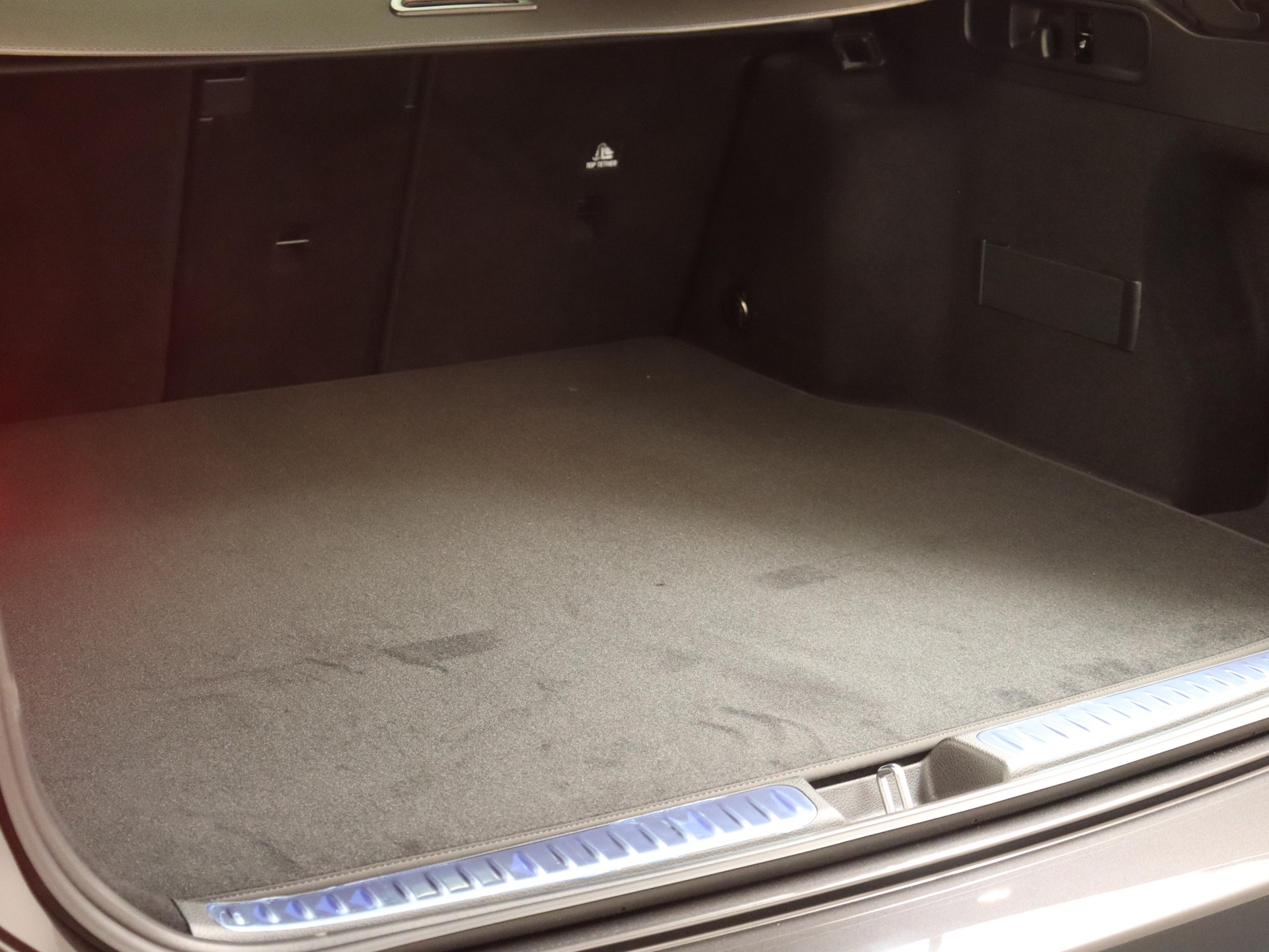 MERCEDES-BENZ C 220 d Swiss Star AMG Line 4matic Kombi-image-9