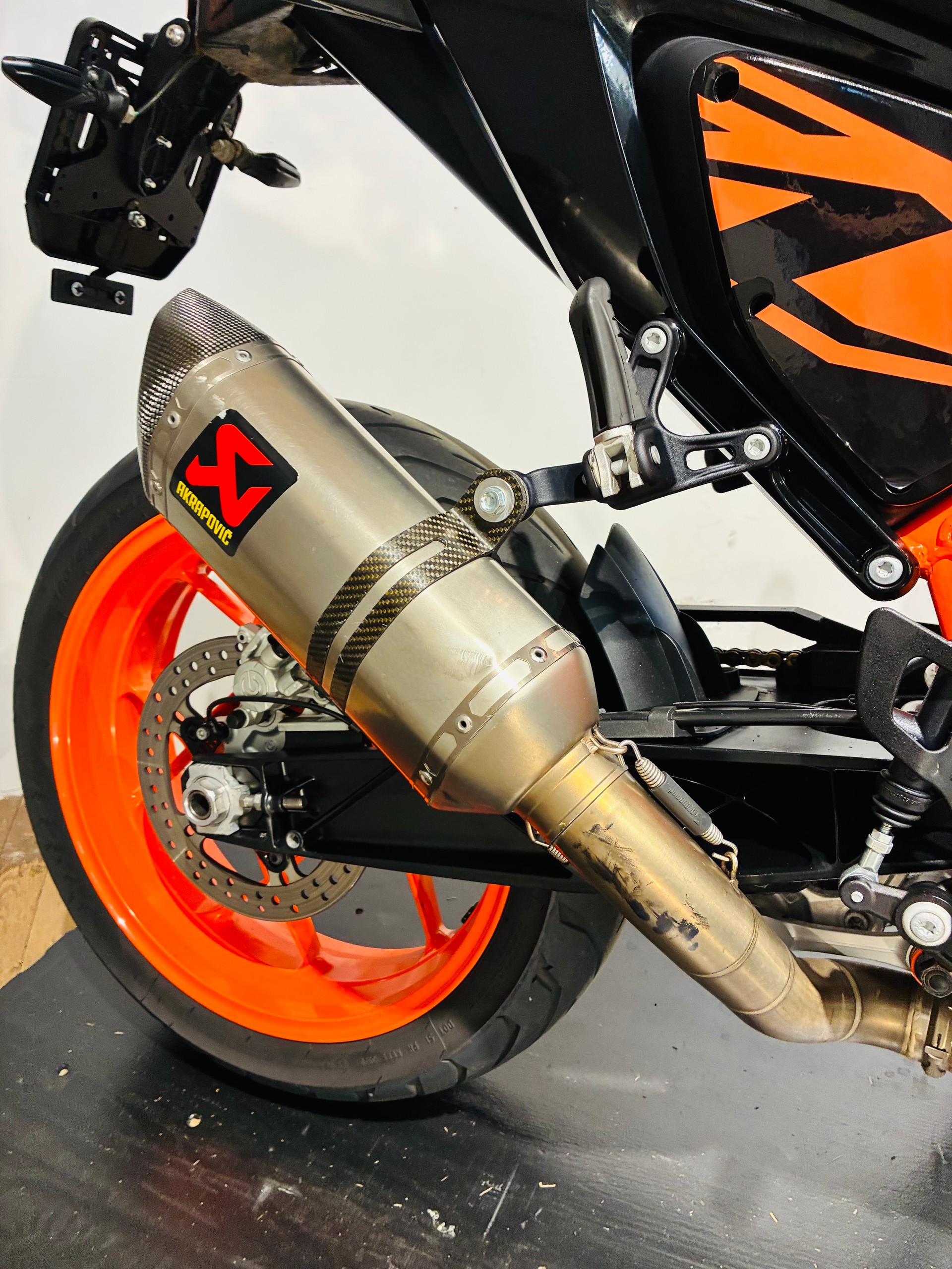 KTM 690 Duke R ABS-image-10