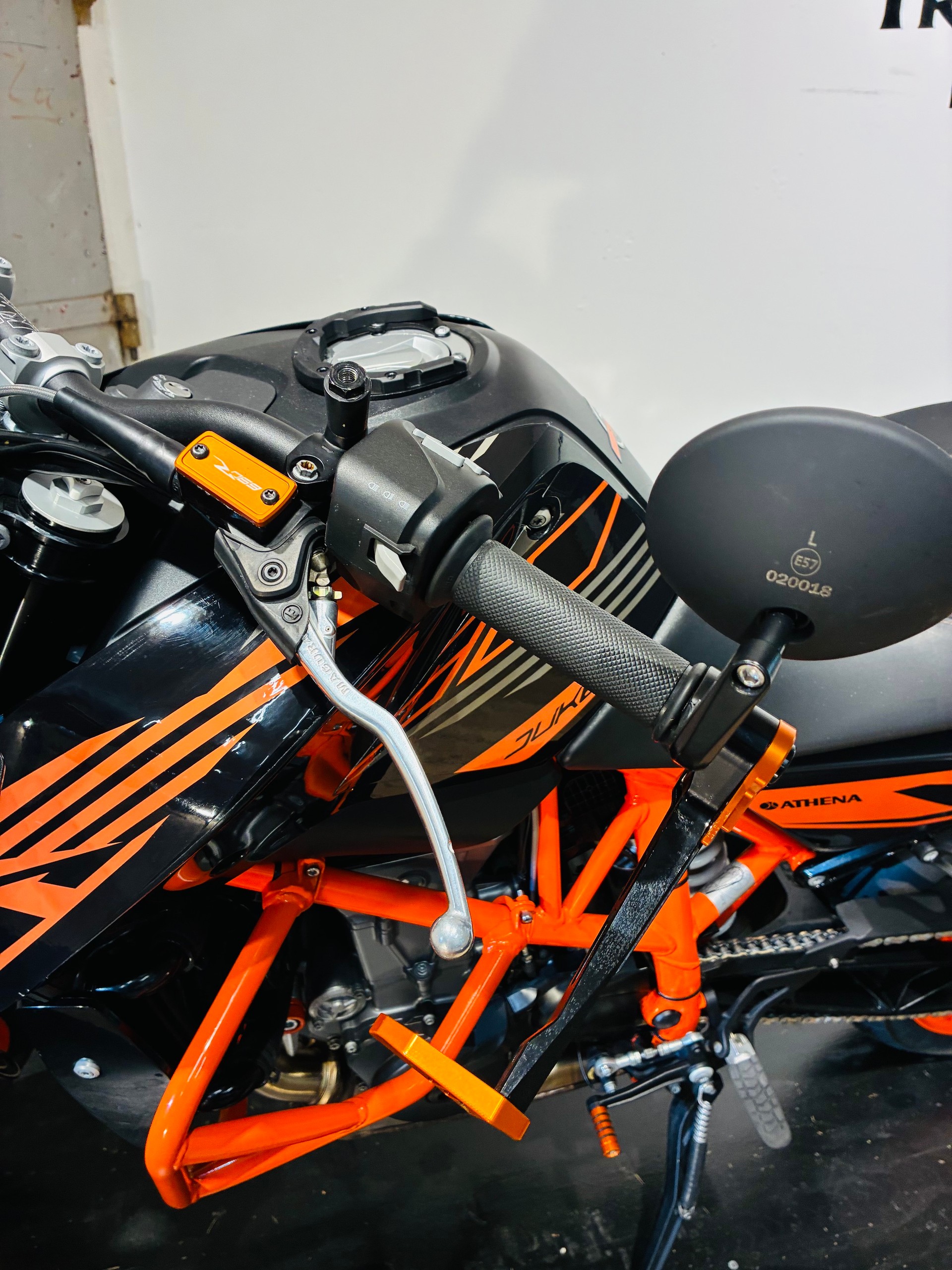 KTM 690 Duke R ABS-image-8