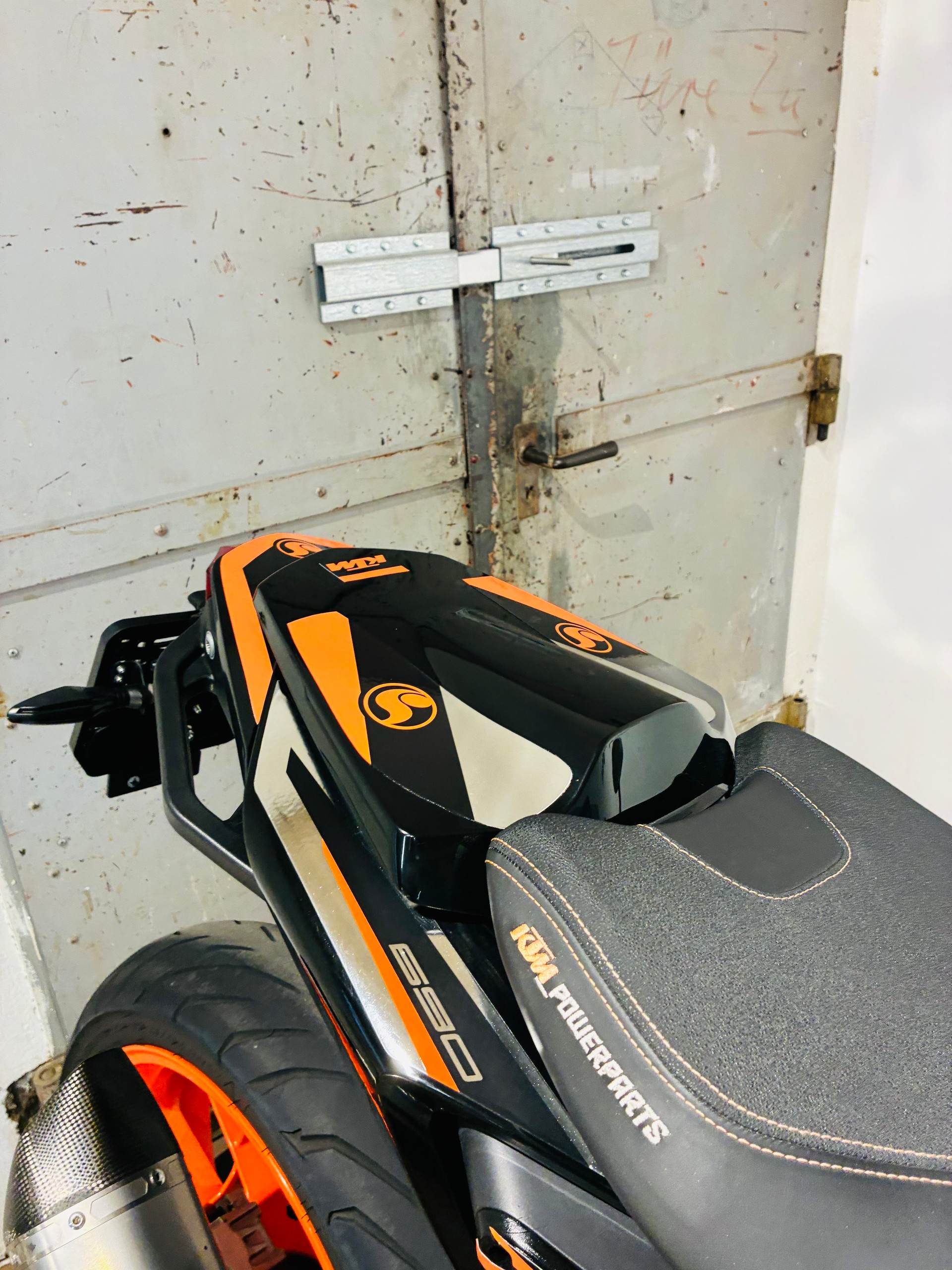 KTM 690 Duke R ABS-image-11