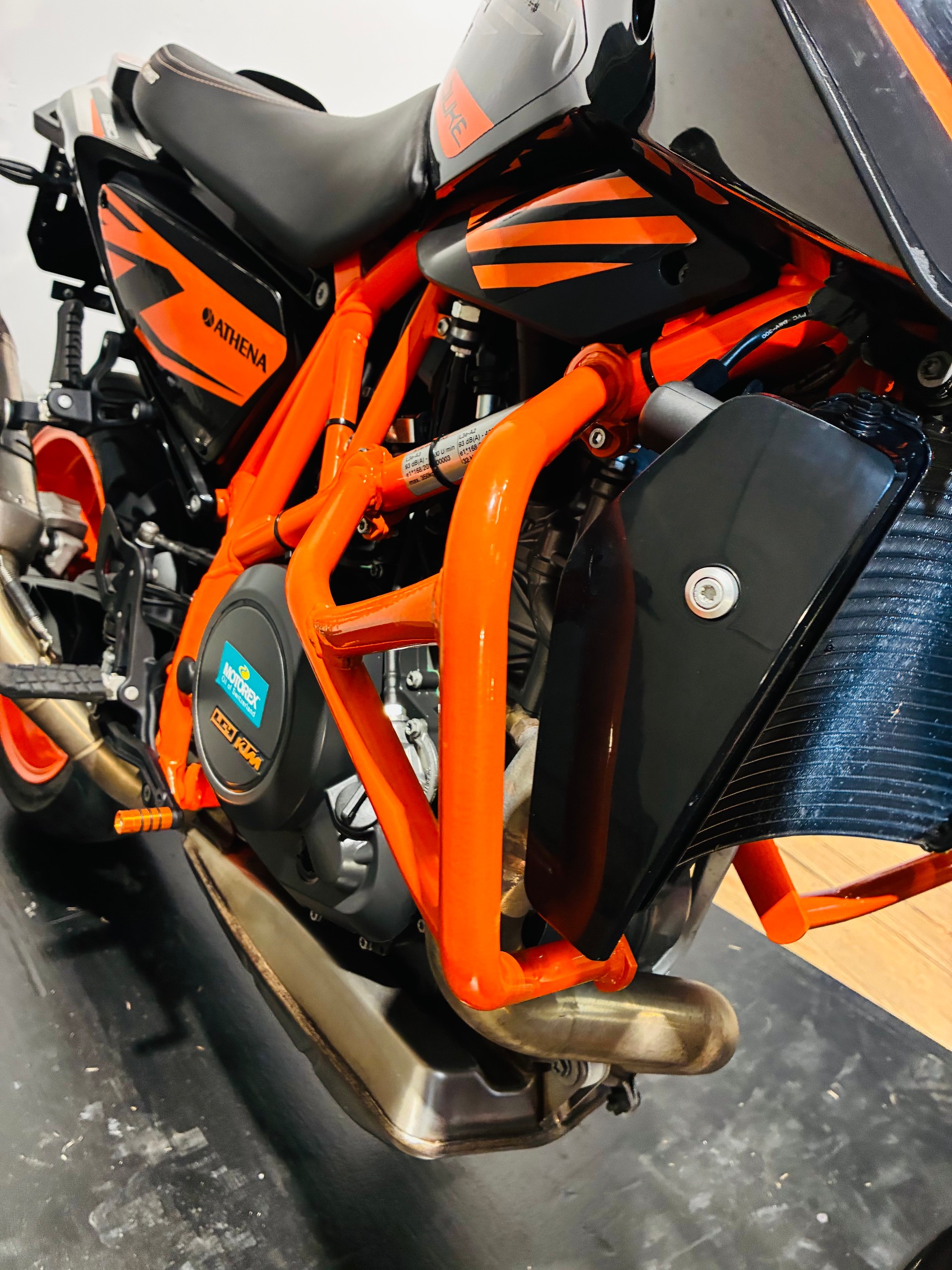 KTM 690 Duke R ABS-image-9