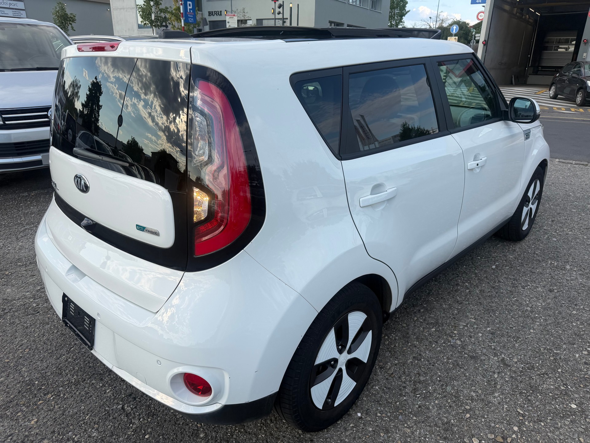 KIA Soul EV Trend-image-3