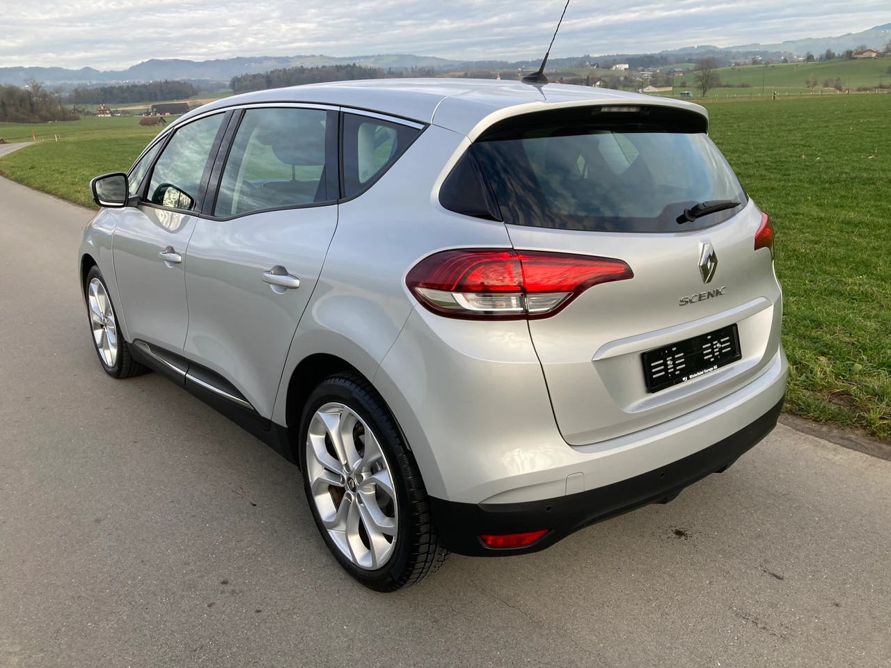 RENAULT Scénic 1.8 dCi Zen-image-2