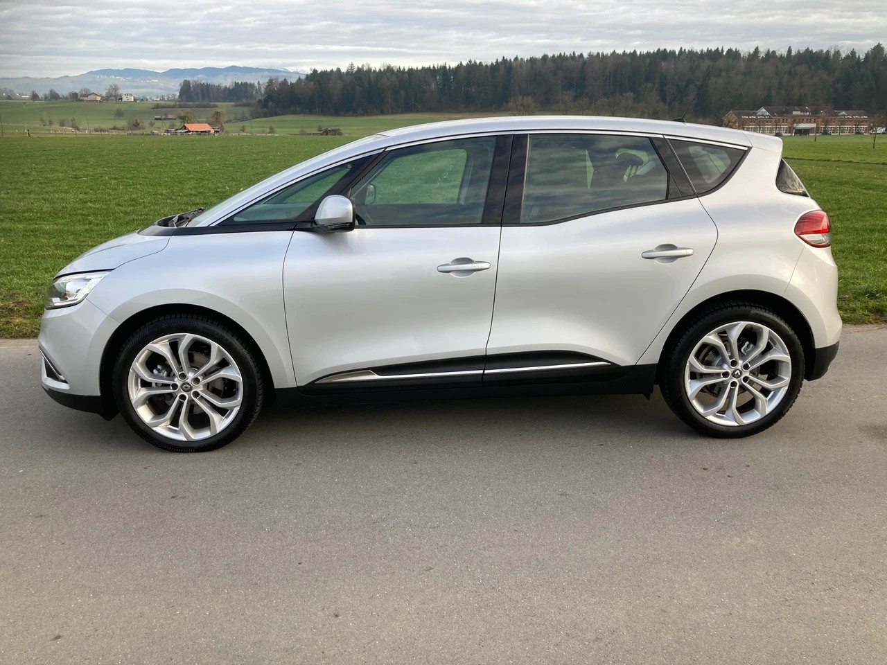 RENAULT Scénic 1.8 dCi Zen-image-3