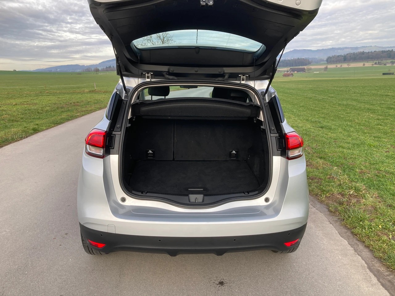 RENAULT Scénic 1.8 dCi Zen-image-4