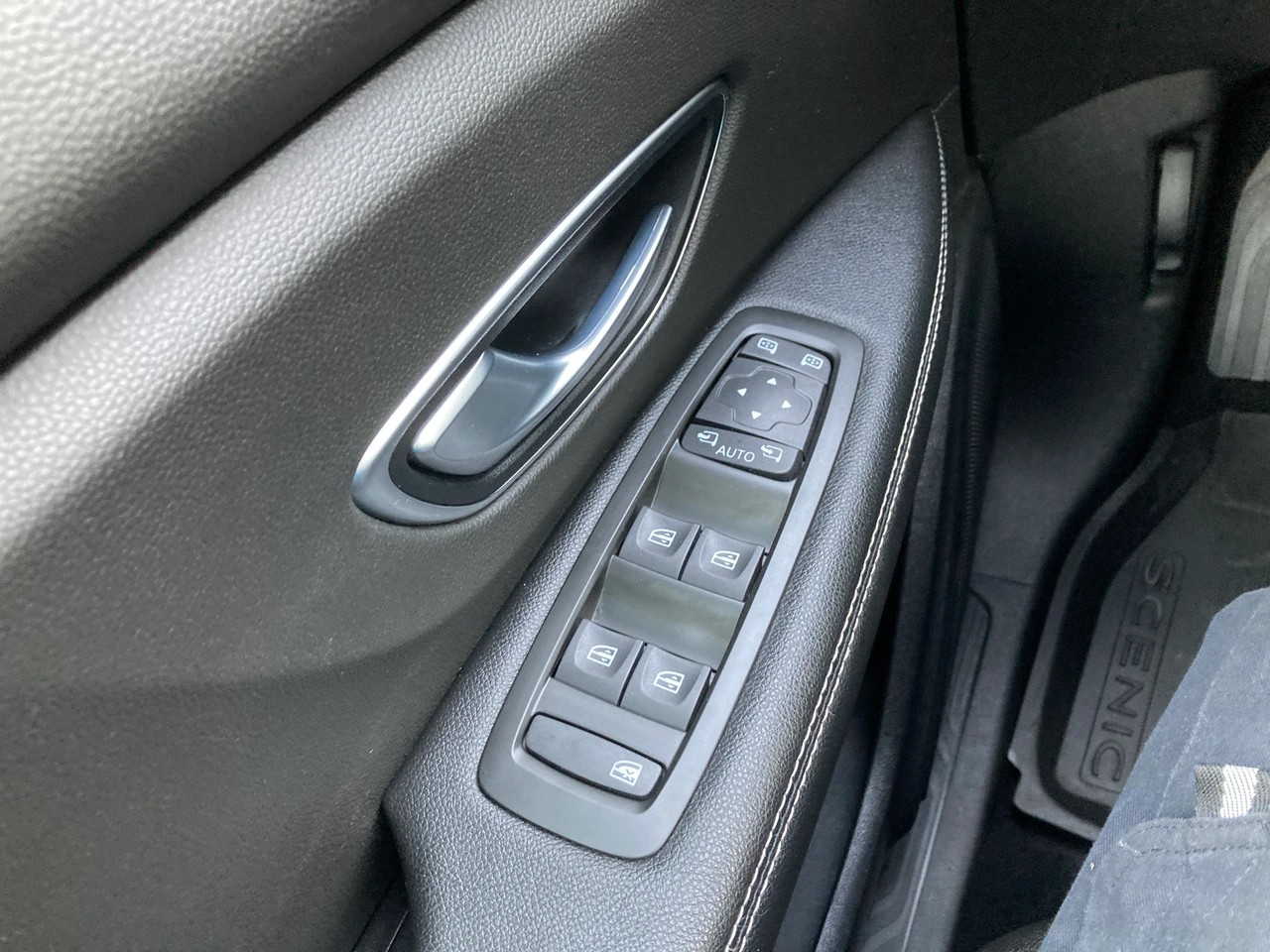RENAULT Scénic 1.8 dCi Zen-image-11