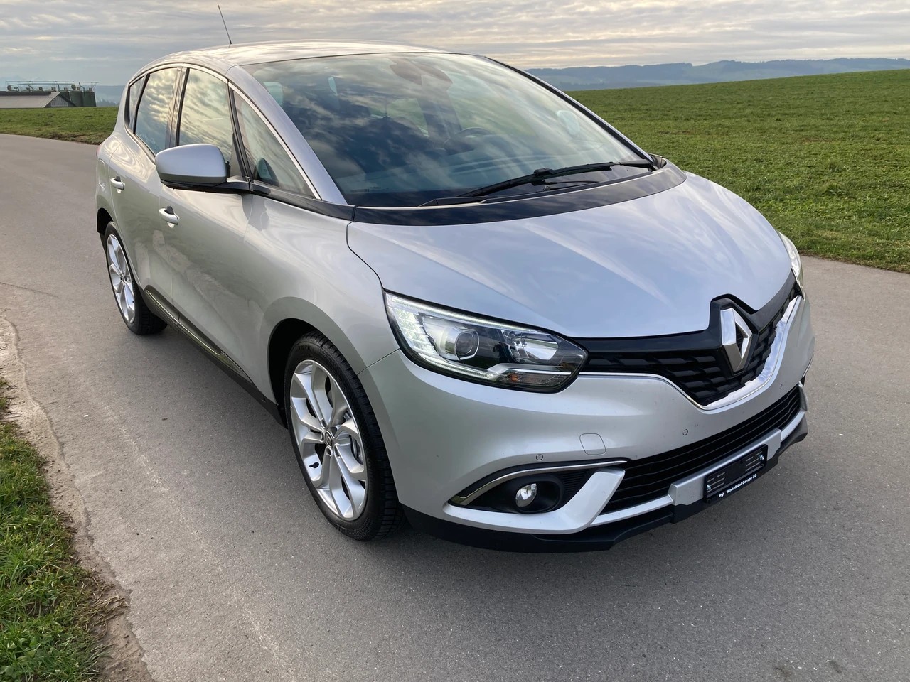 RENAULT Scénic 1.8 dCi Zen-image-0