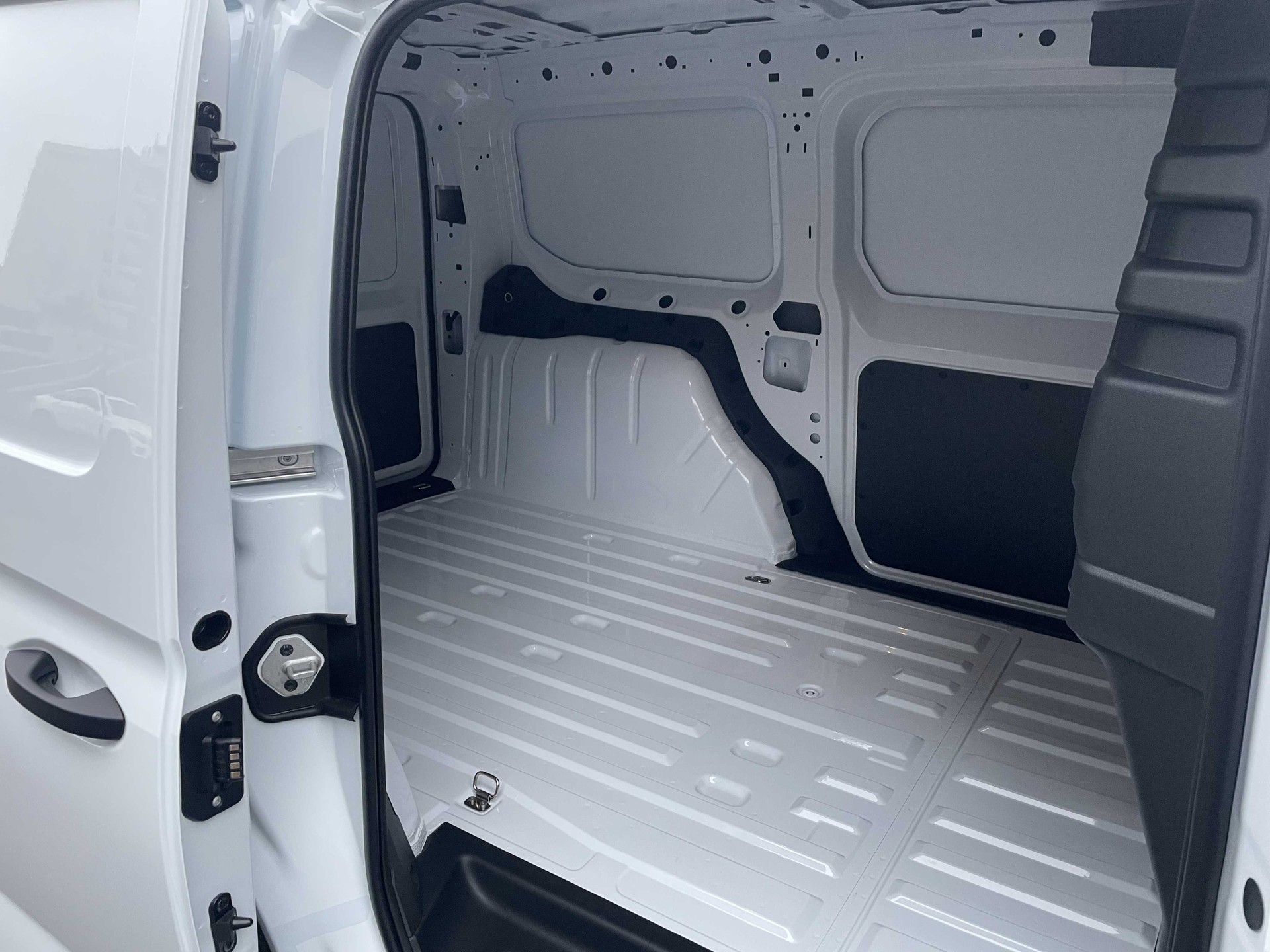 FORD Grand Transit Connect Kaw. 2.0 EcoBlue 122PS Trend 4x4-image-23
