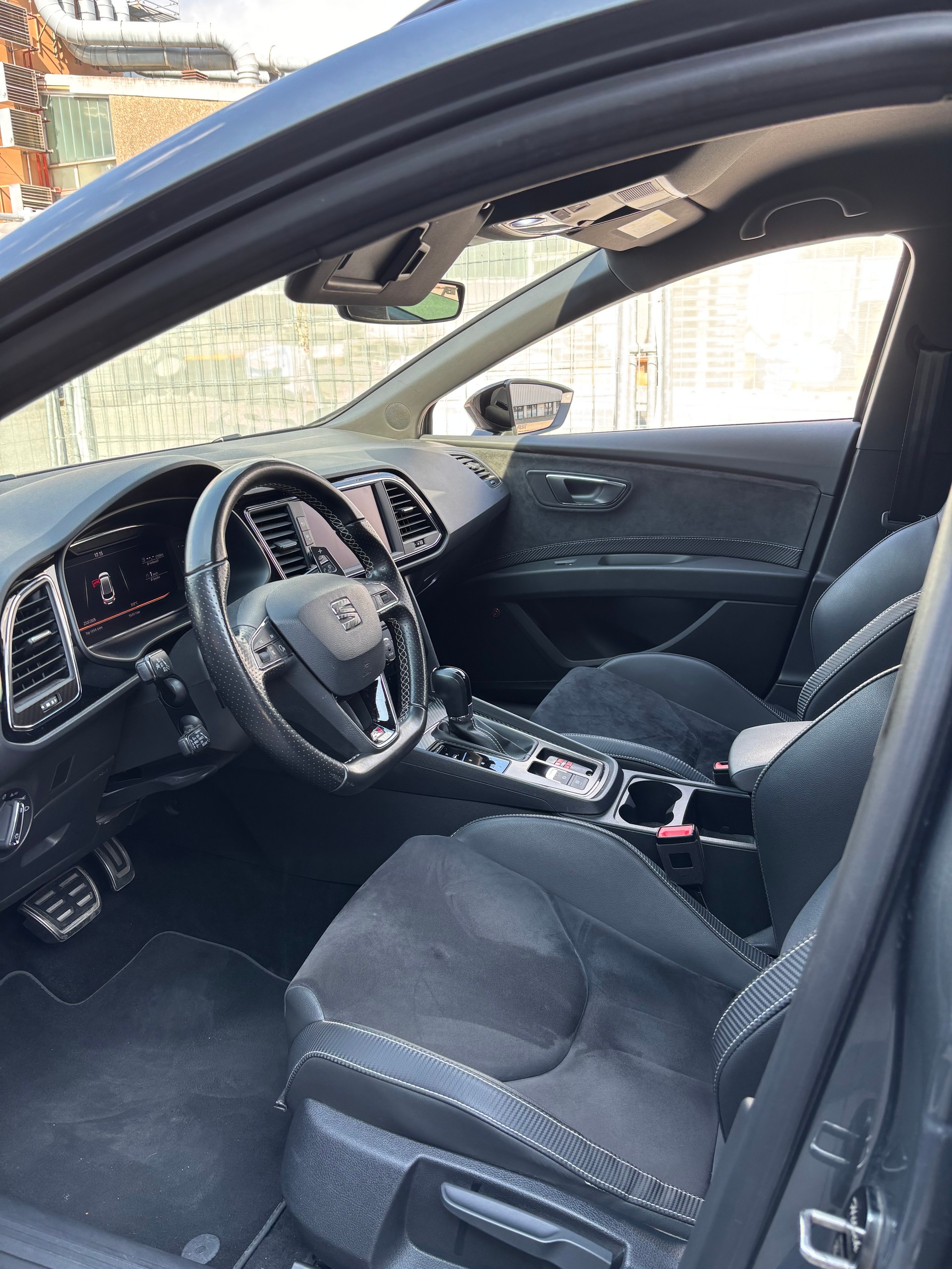 SEAT 2.0 TSI 370 Cupra 4Drive DSG-image-4