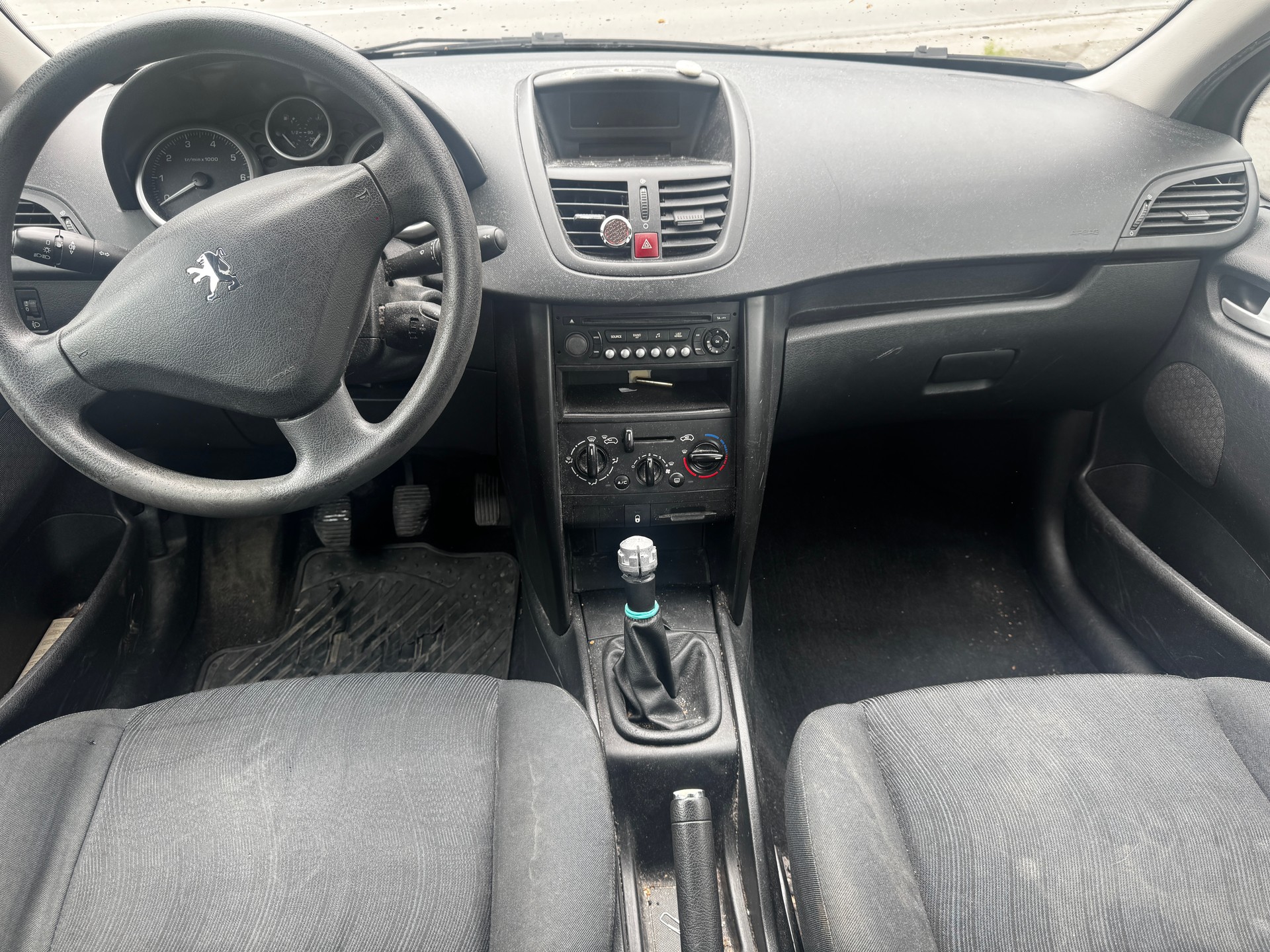PEUGEOT 207 1.4 Urban-image-12