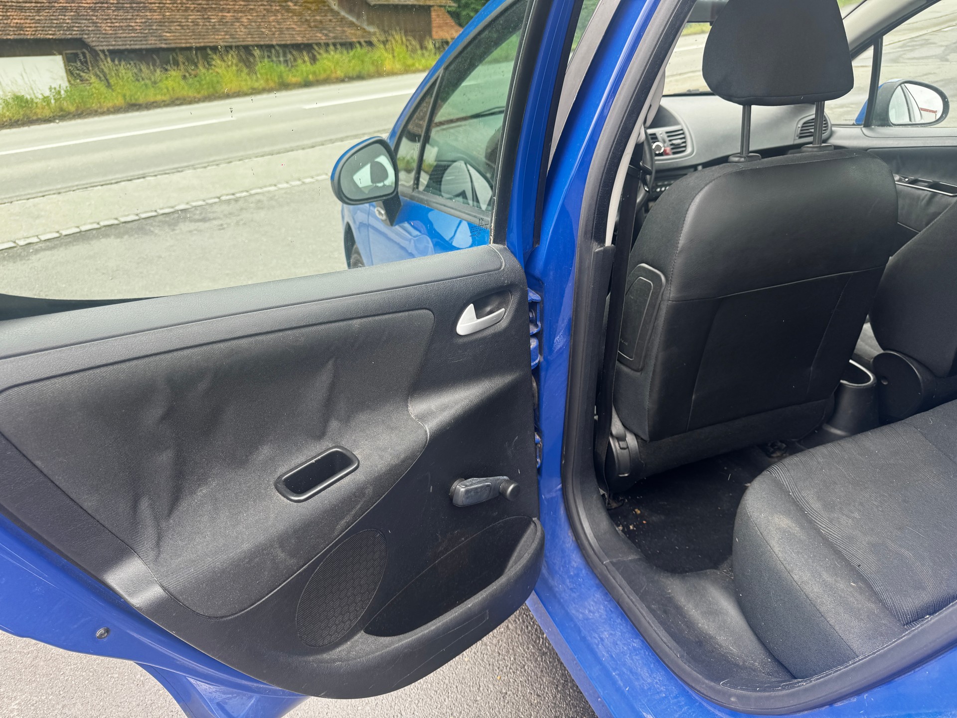 PEUGEOT 207 1.4 Urban-image-13