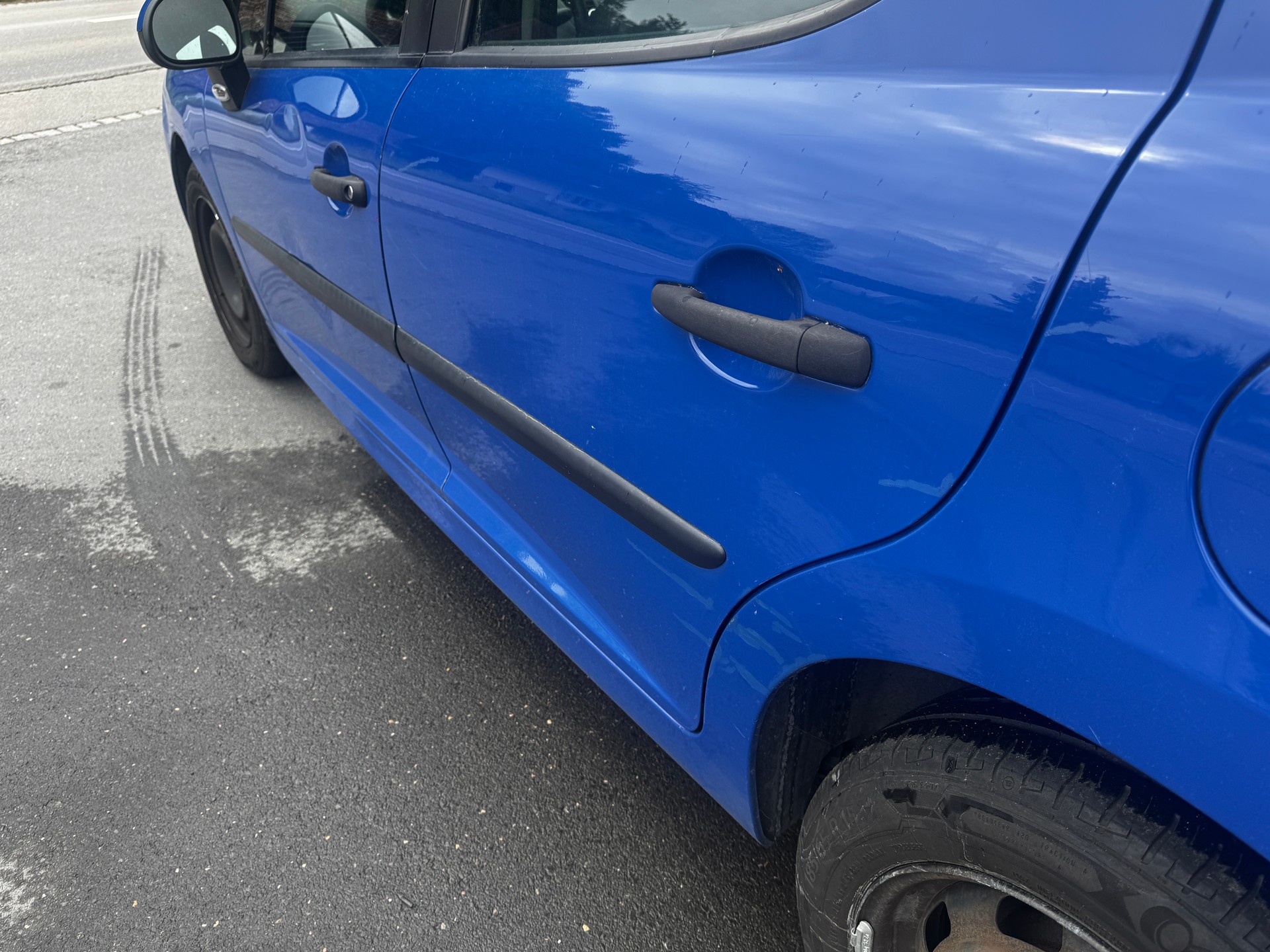 PEUGEOT 207 1.4 Urban-image-8