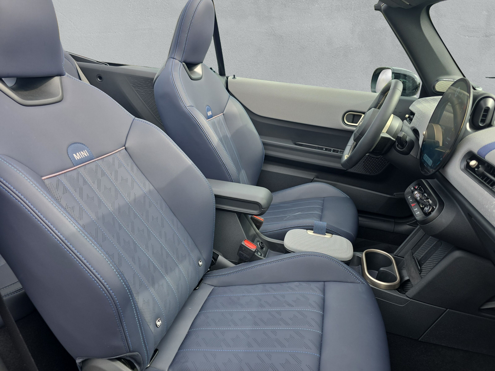 MINI Cooper S Cabrio F67 2.0i (CH)-image-12