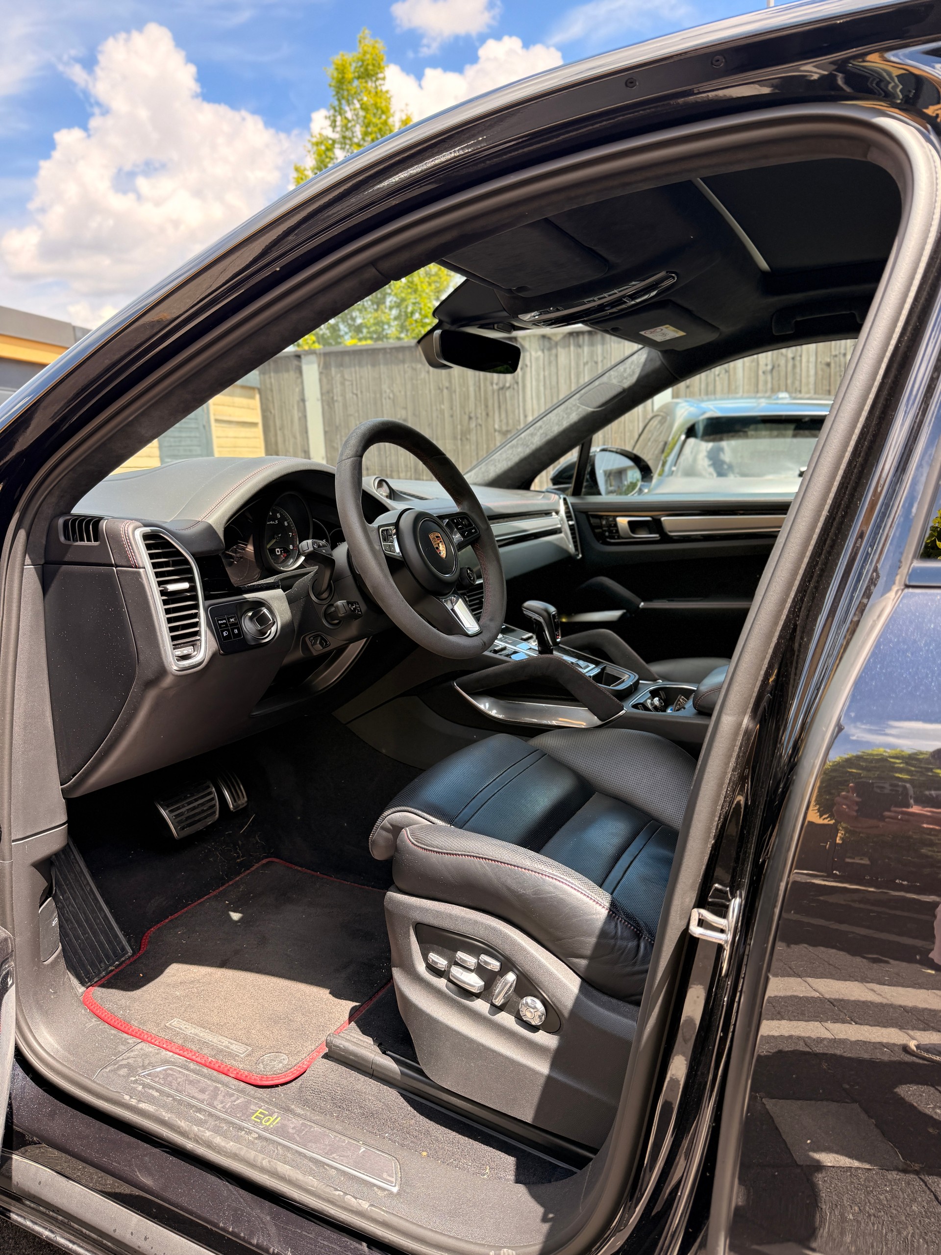 PORSCHE 4.0 V8 Turbo S E-Hybrid-image-1