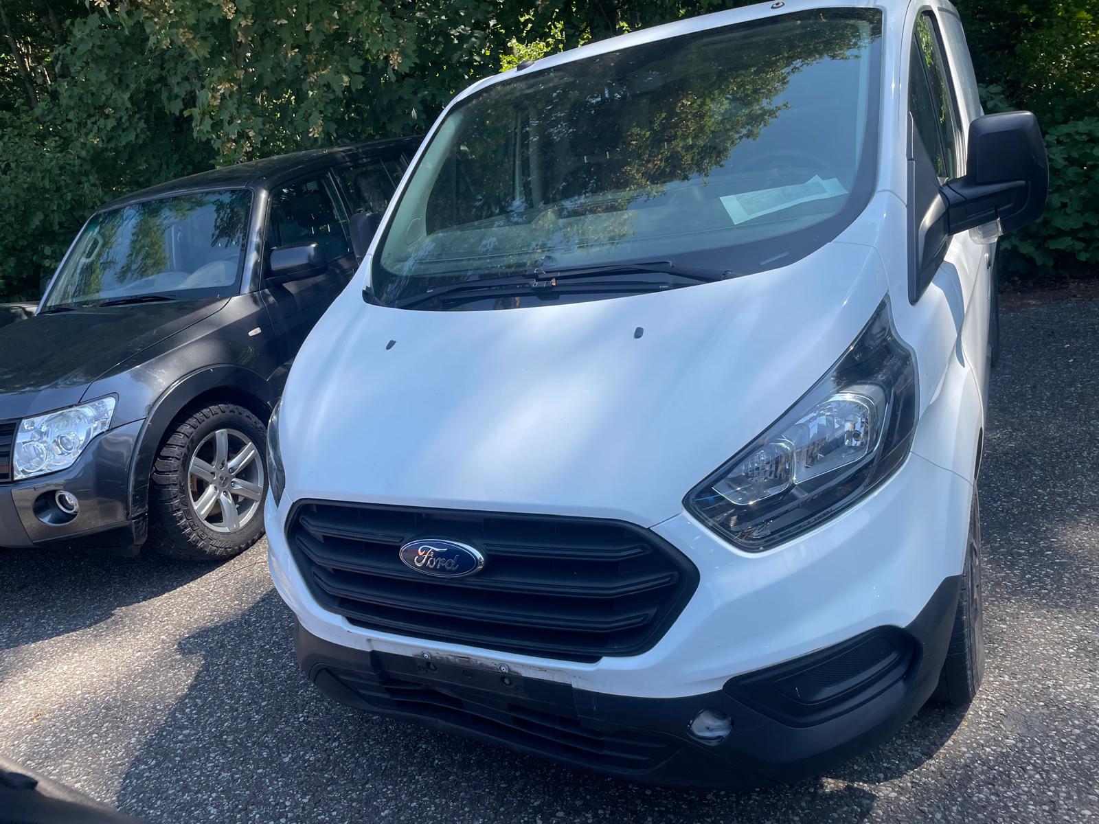 FORD Transit Custom Van 300 L1H1 Limited-image-1