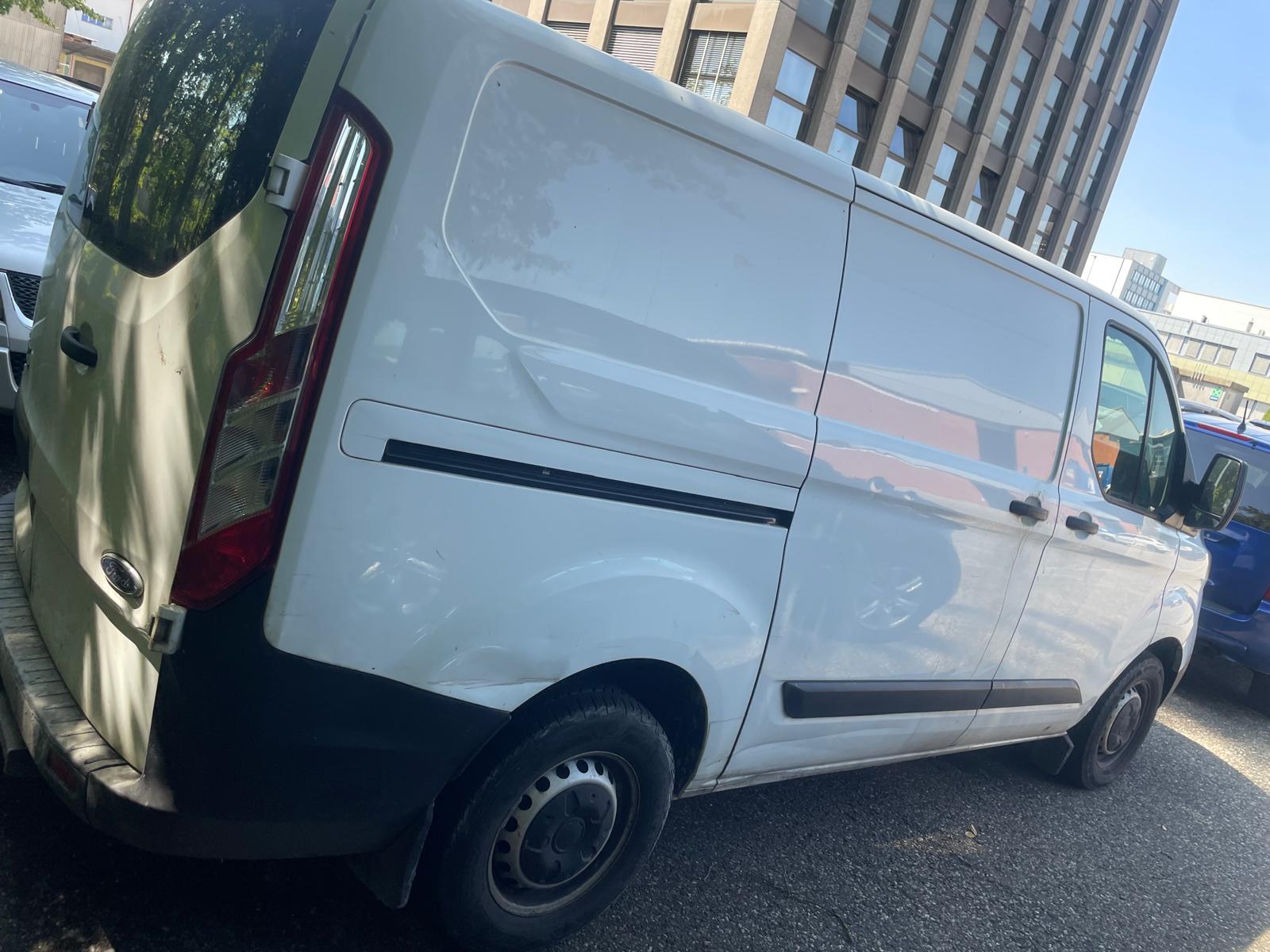 FORD Transit Custom Van 300 L1H1 Limited-image-11