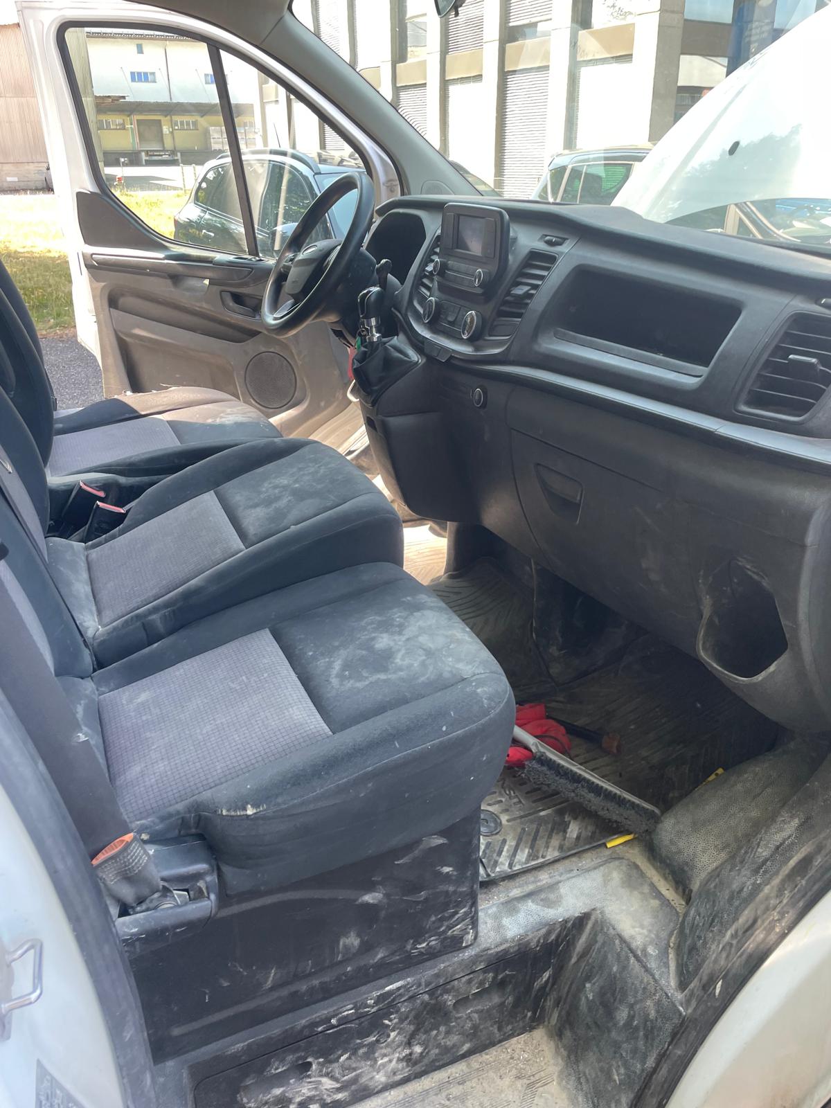 FORD Transit Custom Van 300 L1H1 Limited-image-9