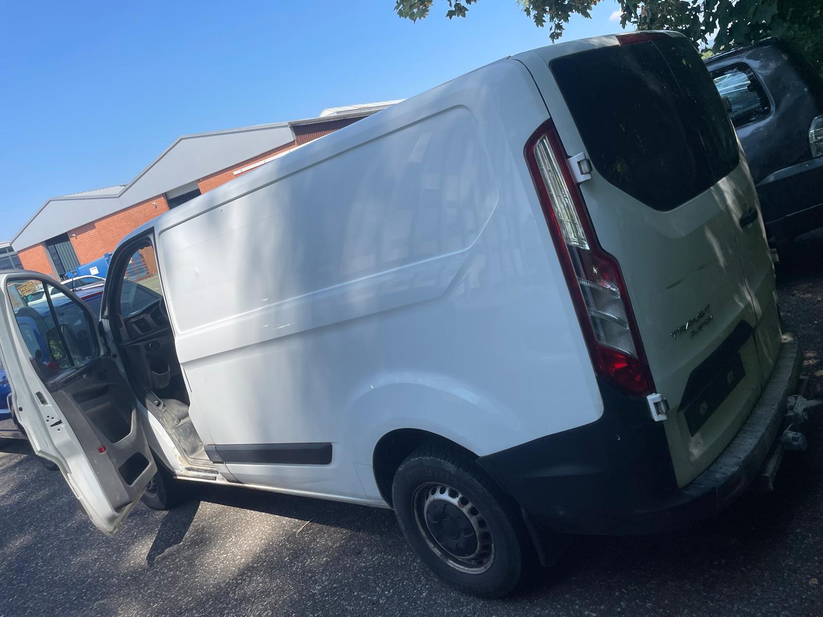 FORD Transit Custom Van 300 L1H1 Limited-image-14