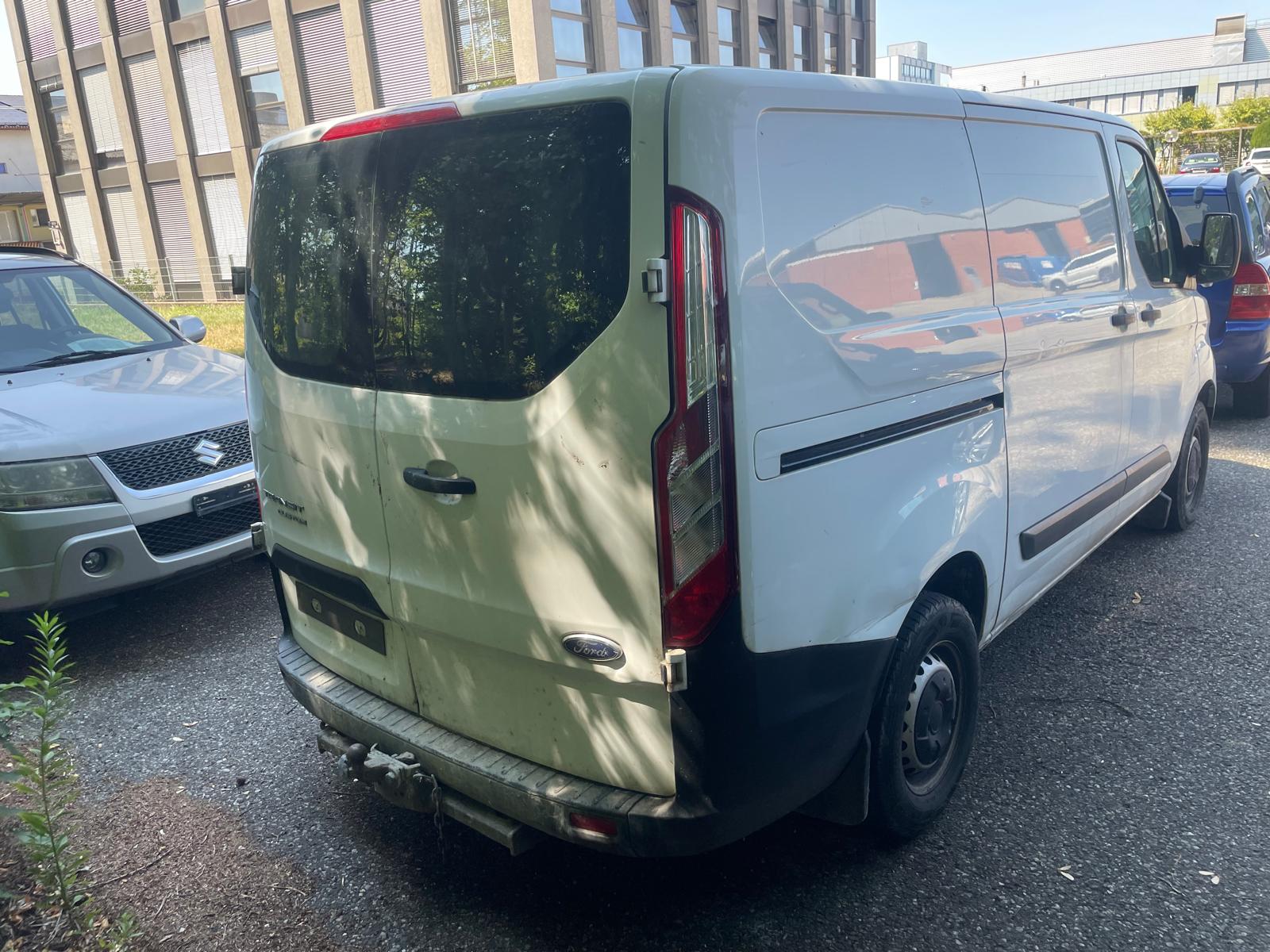 FORD Transit Custom Van 300 L1H1 Limited-image-12