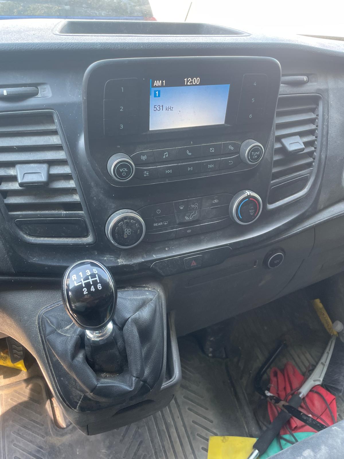 FORD Transit Custom Van 300 L1H1 Limited-image-8