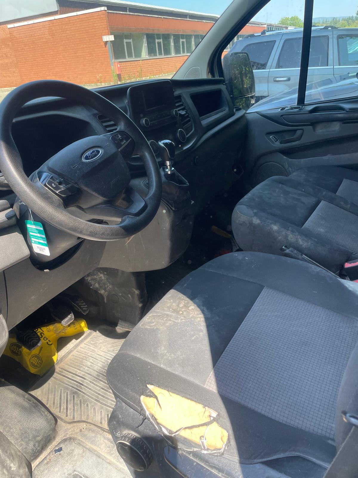 FORD Transit Custom Van 300 L1H1 Limited-image-2