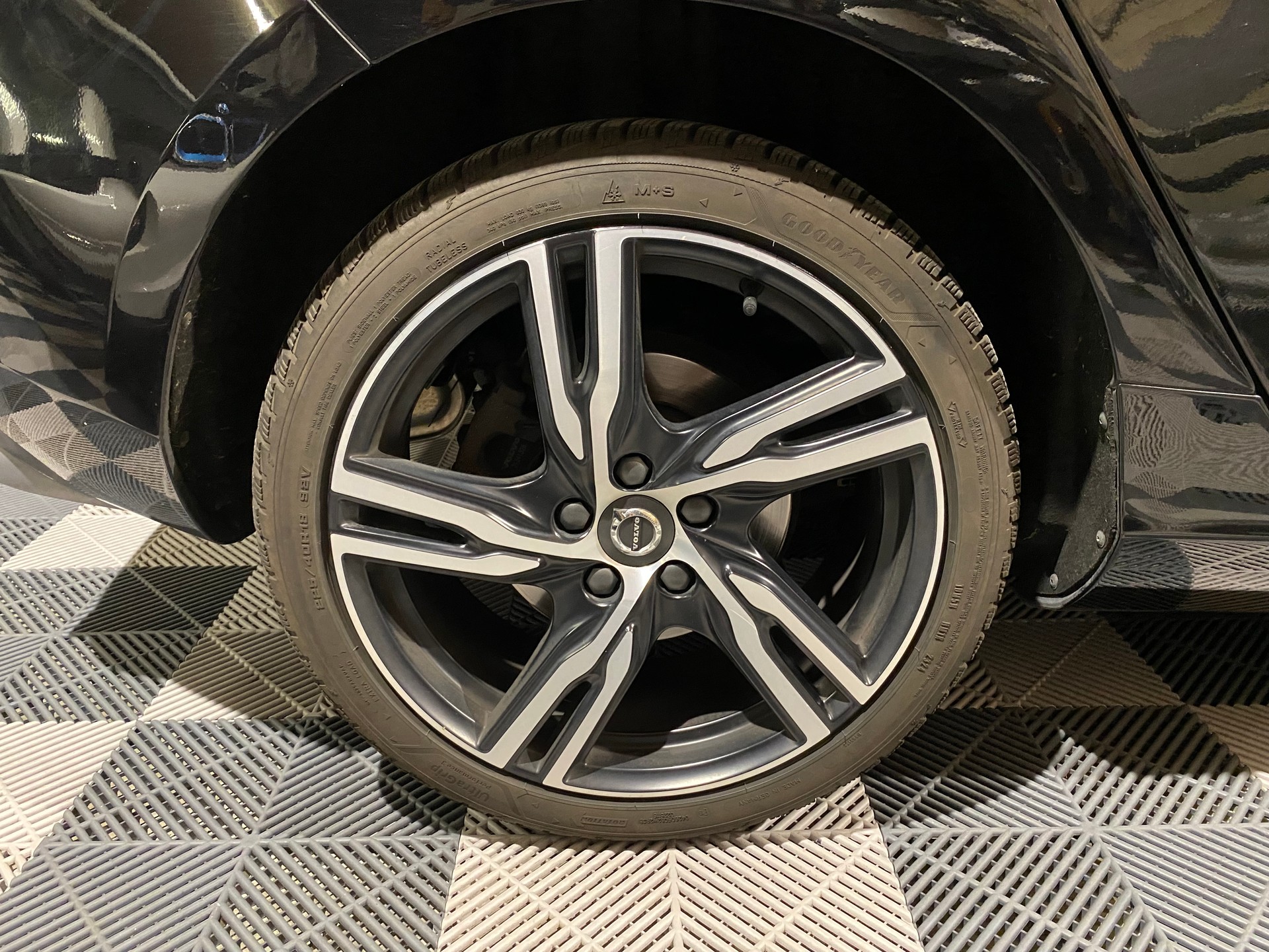 VOLVO V40 T3 R-Design-image-6