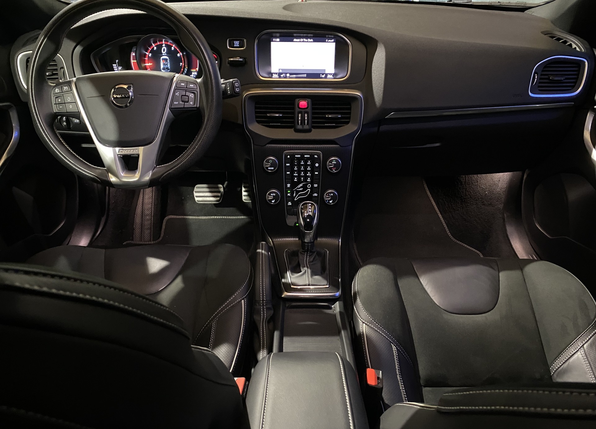 VOLVO V40 T3 R-Design-image-14