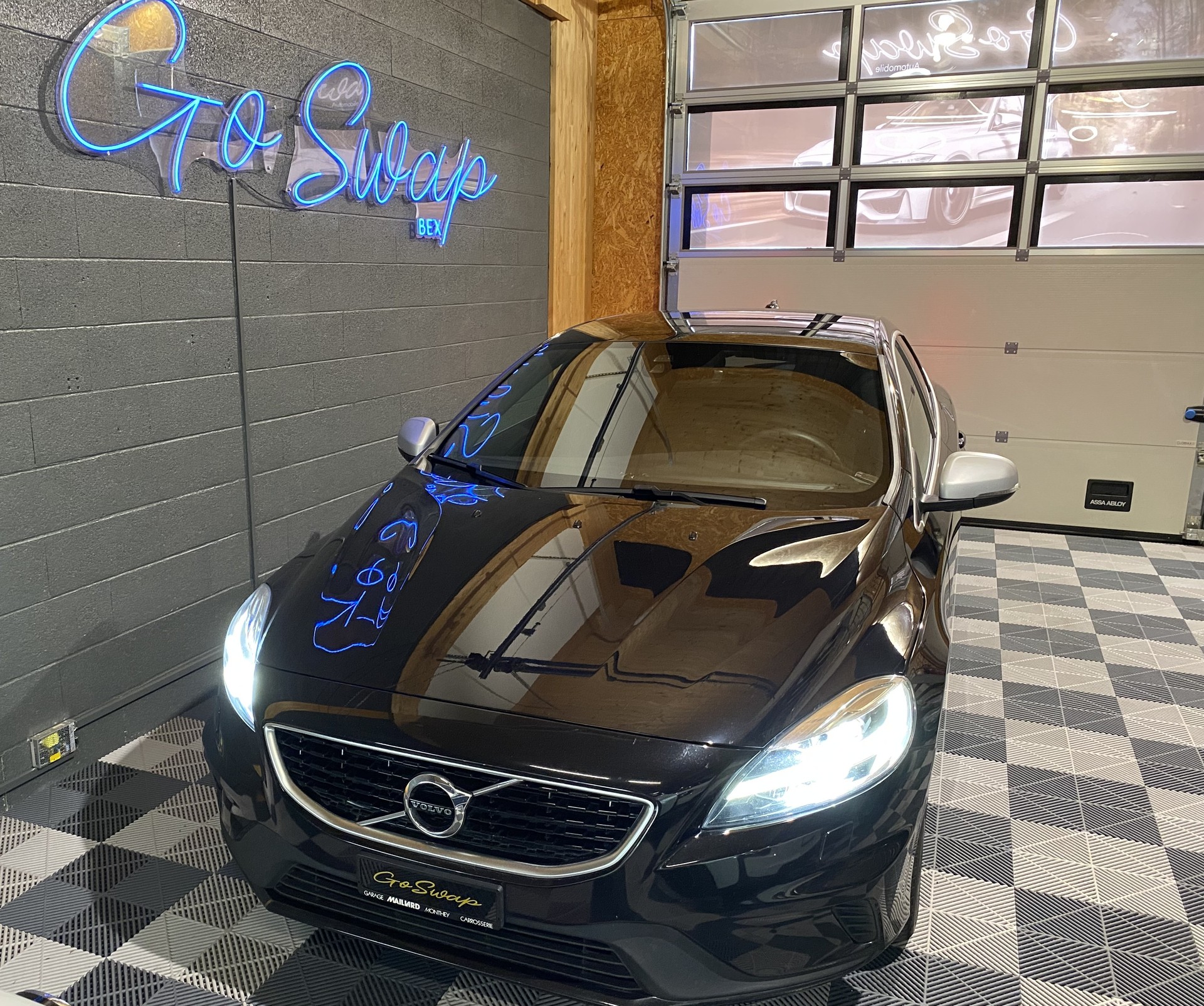 VOLVO V40 T3 R-Design-image-24