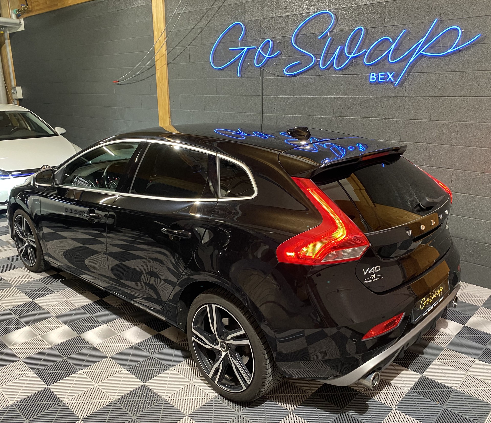 VOLVO V40 T3 R-Design-image-25