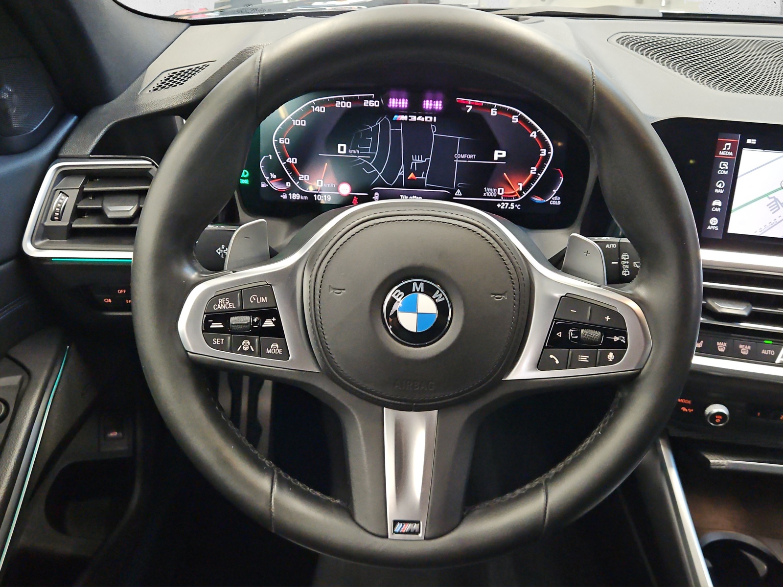 BMW M340i xDrive Touring-image-11