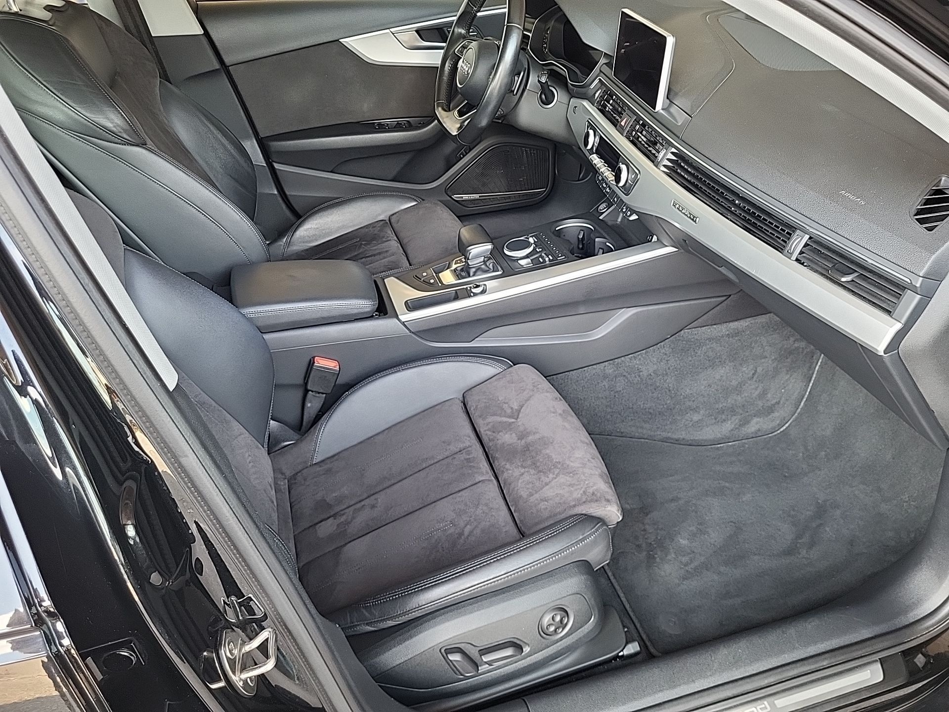 AUDI A4 allroad 2.0 TFSI quattro S-tronic-image-12