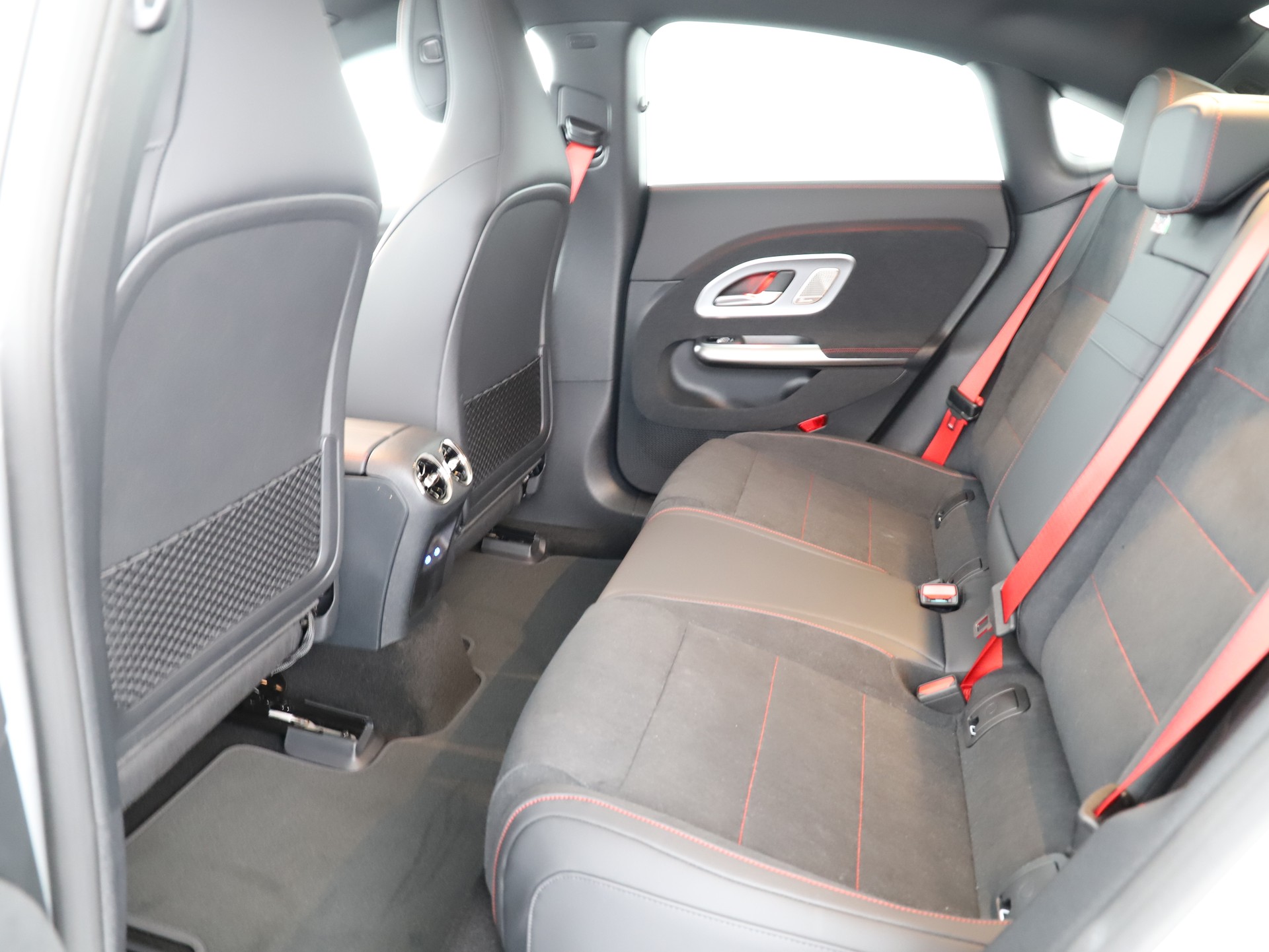 MERCEDES-BENZ CLA 350+ 85 kWh EQ-image-10