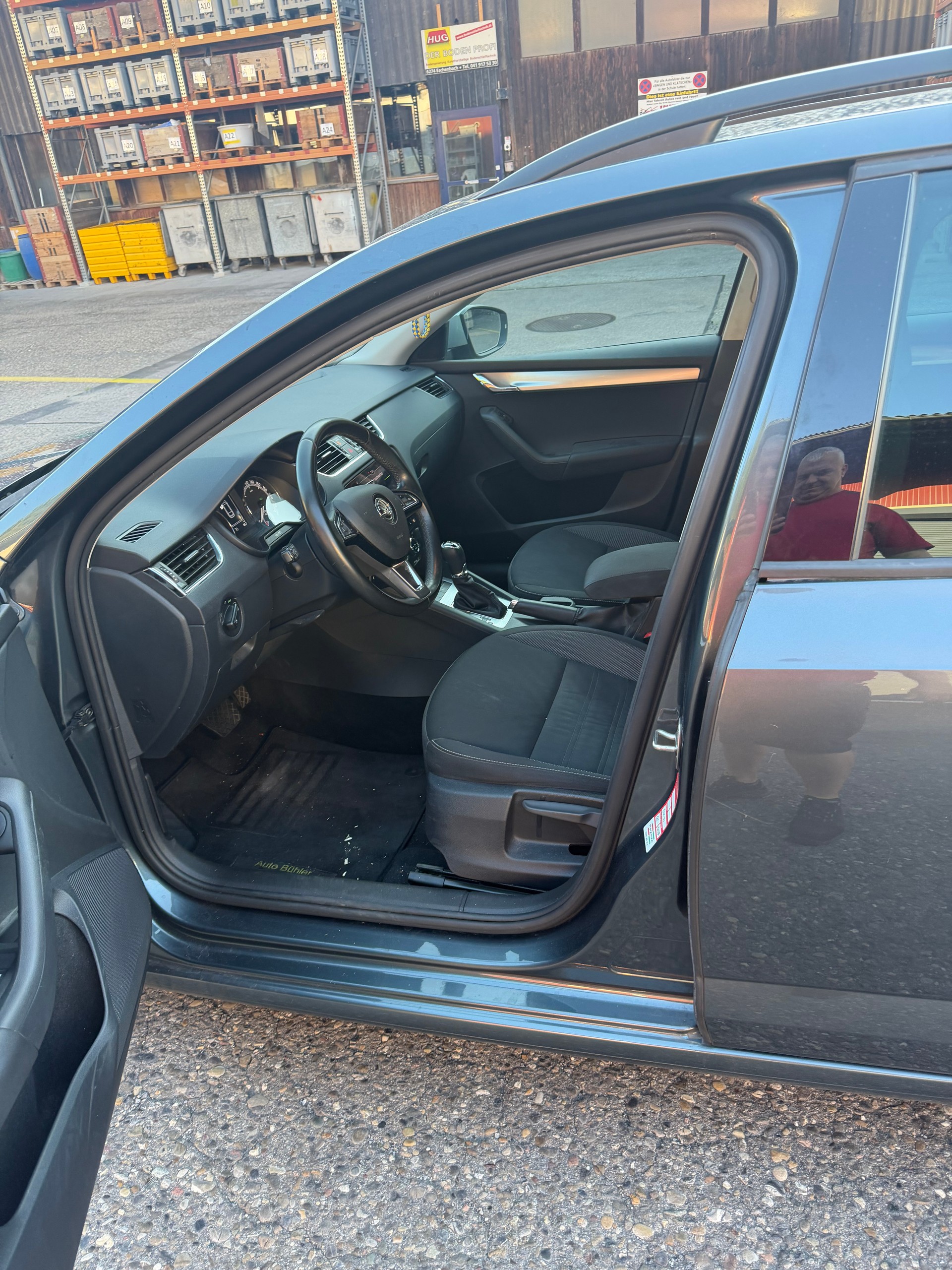 SKODA Octavia Combi 1.4 TSI Value DSG-image-6