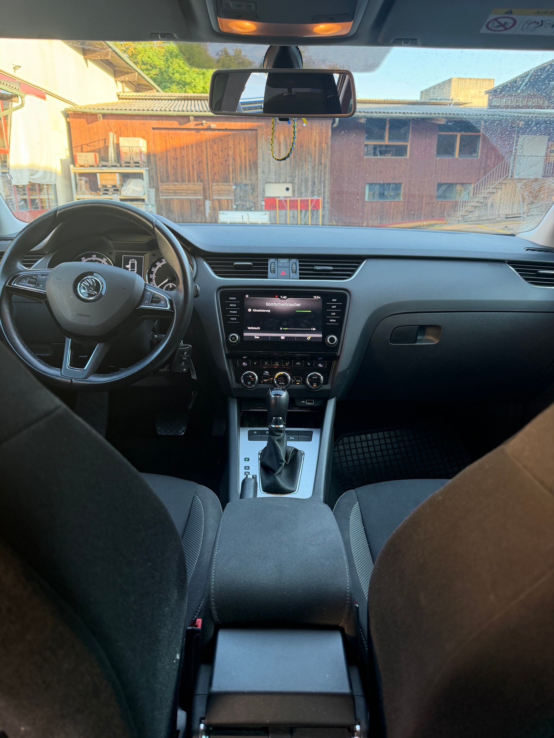 SKODA Octavia Combi 1.4 TSI Value DSG-image-7