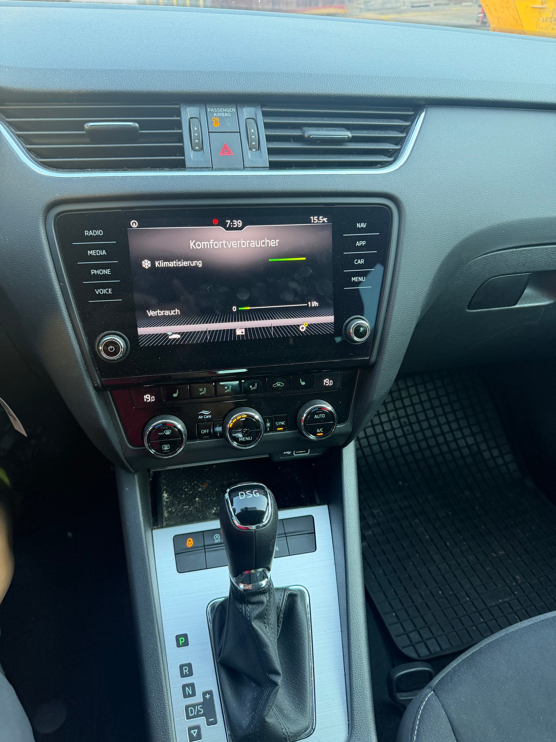 SKODA Octavia Combi 1.4 TSI Value DSG-image-5
