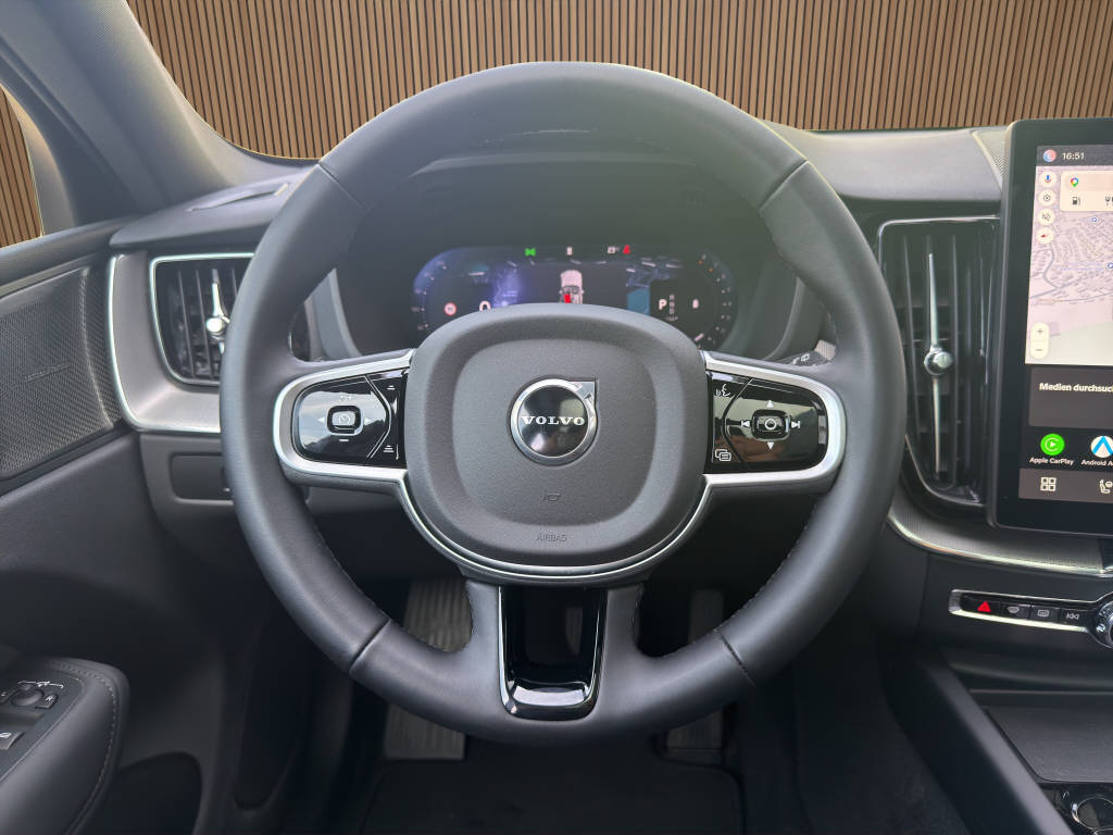 VOLVO XC60 2.0 B5 MH Black Edition Plus AWD-image-14