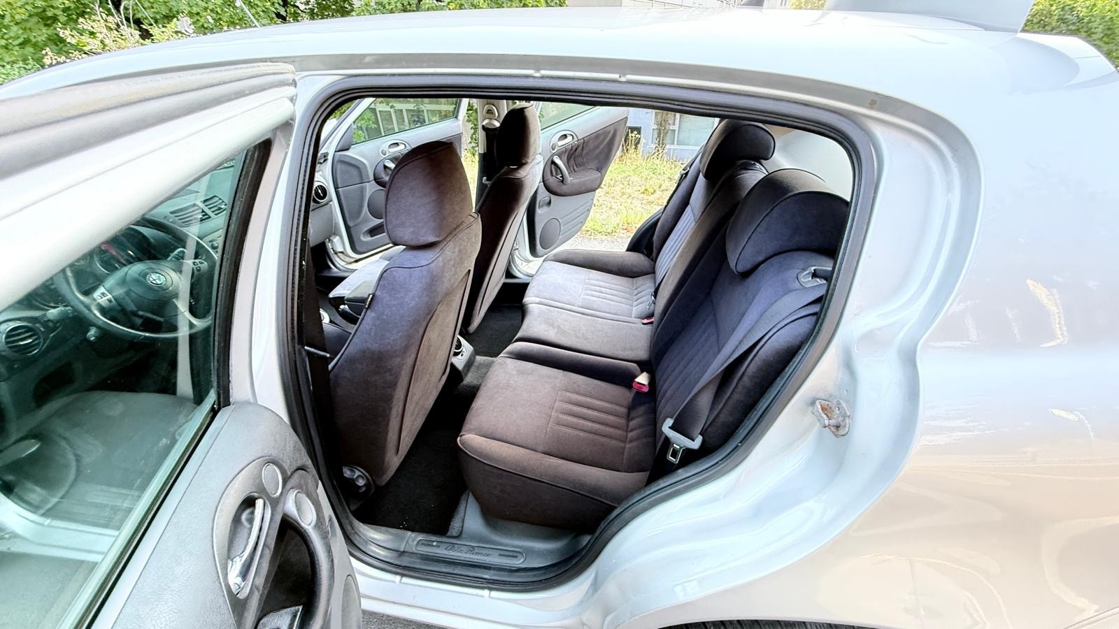 ALFA ROMEO 147 1.9 16V JTD Progression-image-10