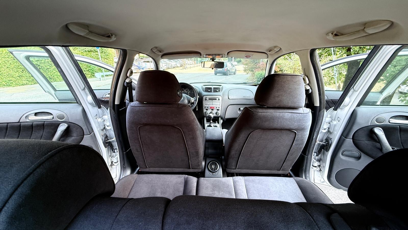 ALFA ROMEO 147 1.9 16V JTD Progression-image-6
