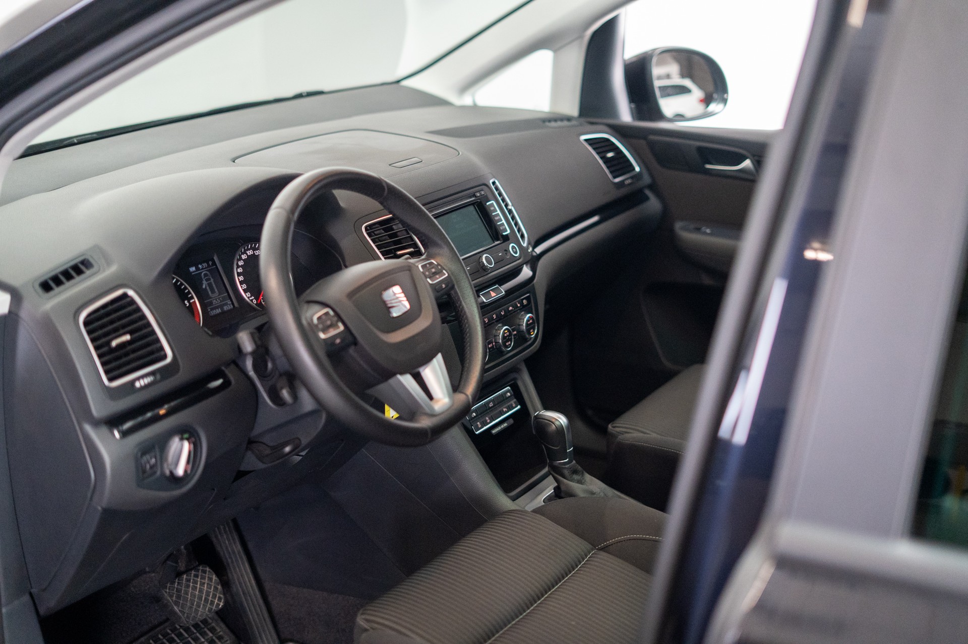 SEAT Alhambra 2.0 TDI 177 Sty. DSG / 7Plätzer Panorama / Rückfahrkamera /-image-8