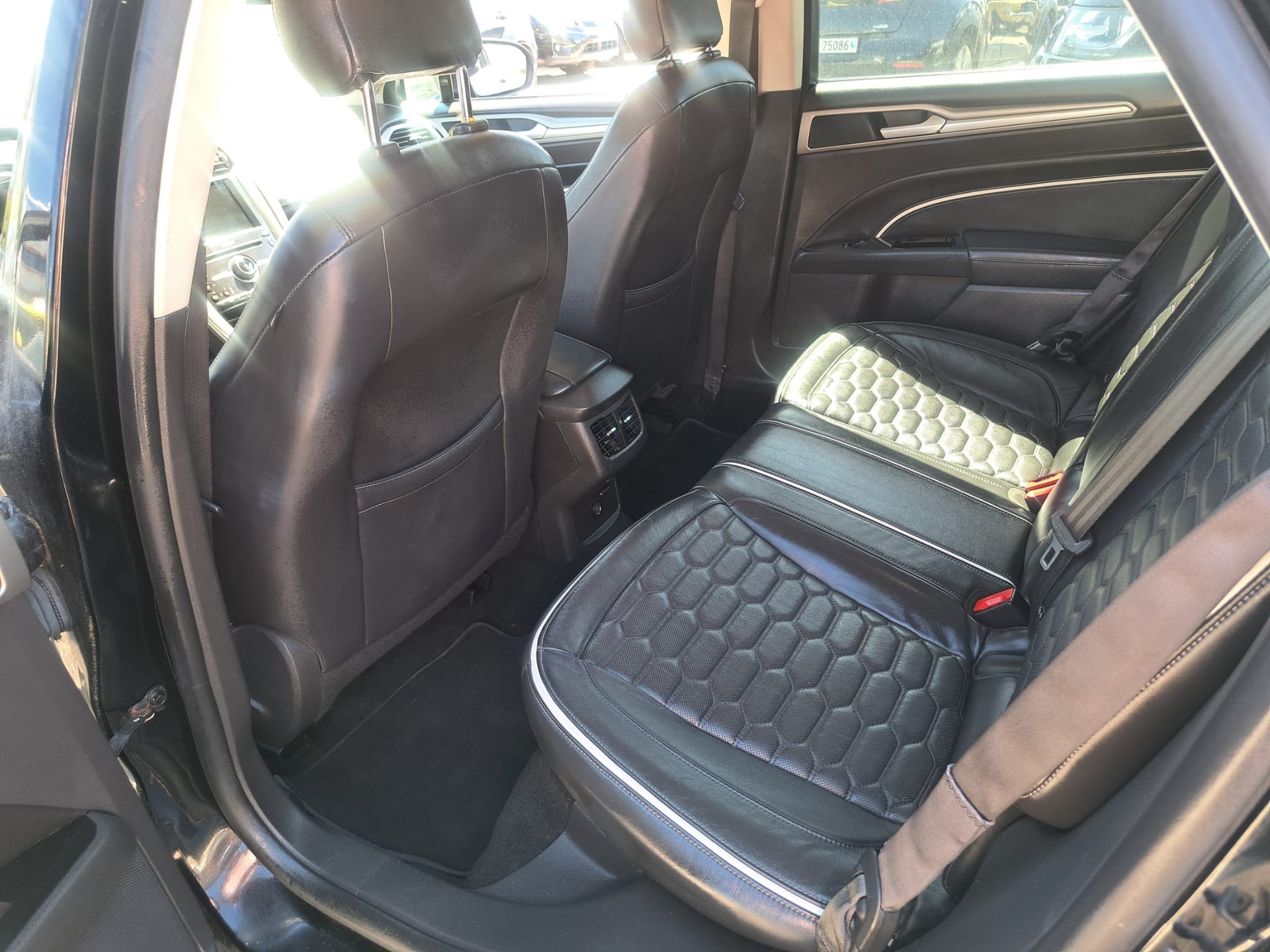 FORD Mondeo 2.0 HEV Titanium eCVT-image-6
