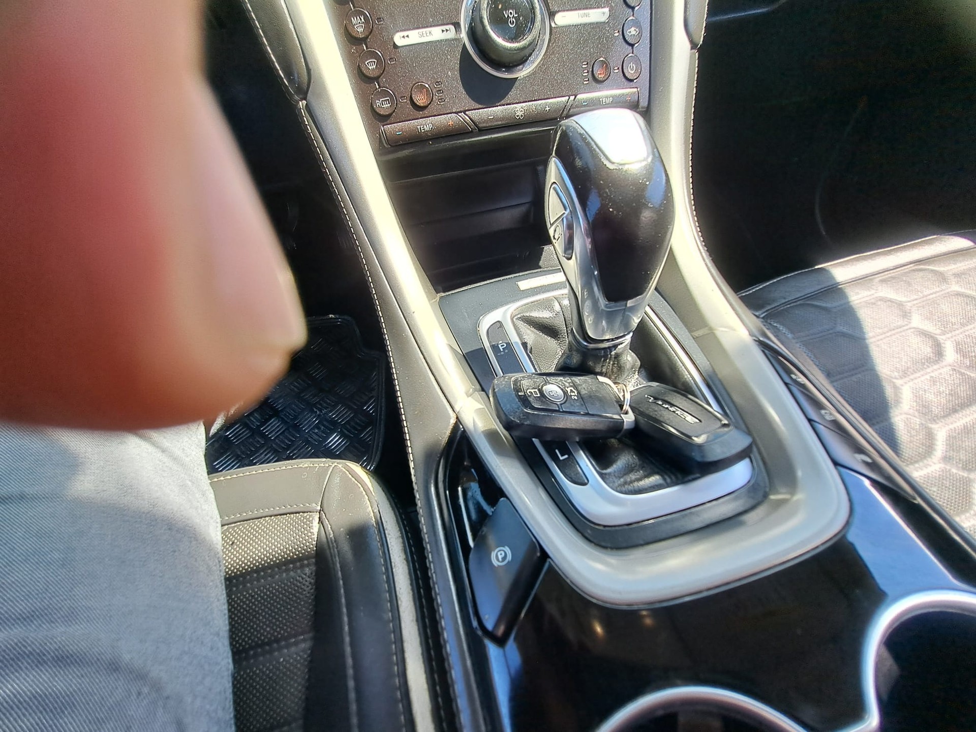 FORD Mondeo 2.0 HEV Titanium eCVT-image-4