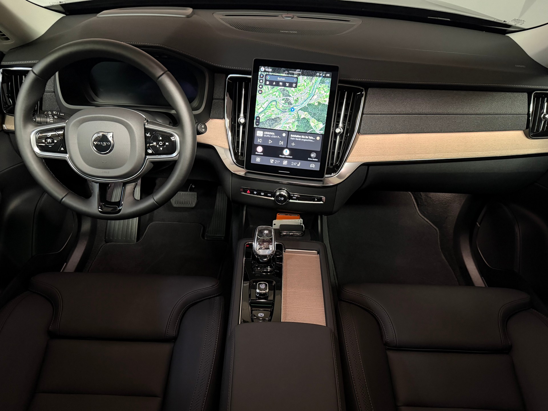 VOLVO XC90 T8 AWD PluginHybrid Plus Dark Geartronic-image-16
