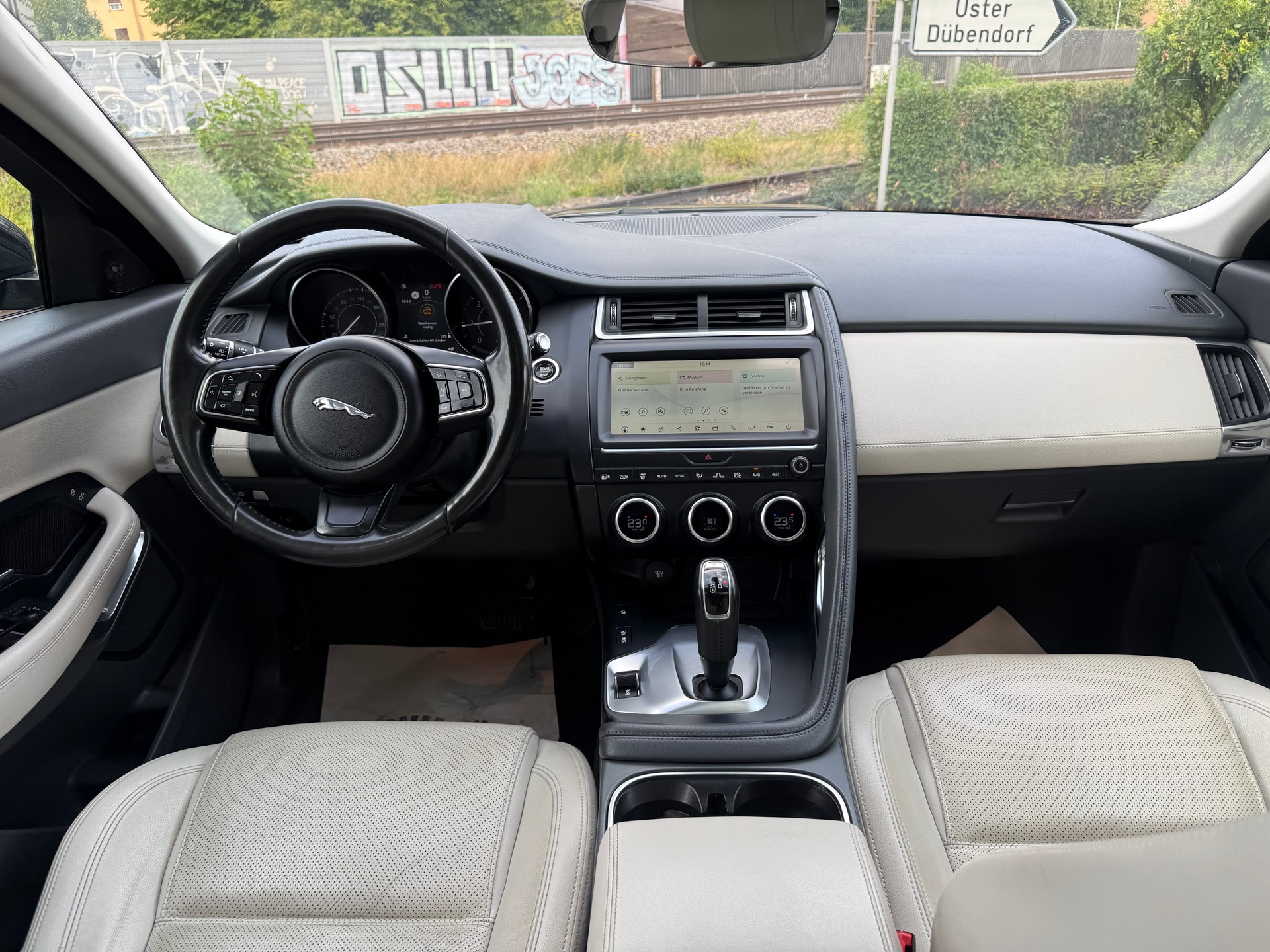 JAGUAR E-Pace 2.0d D150 S AWD Automatik-image-8