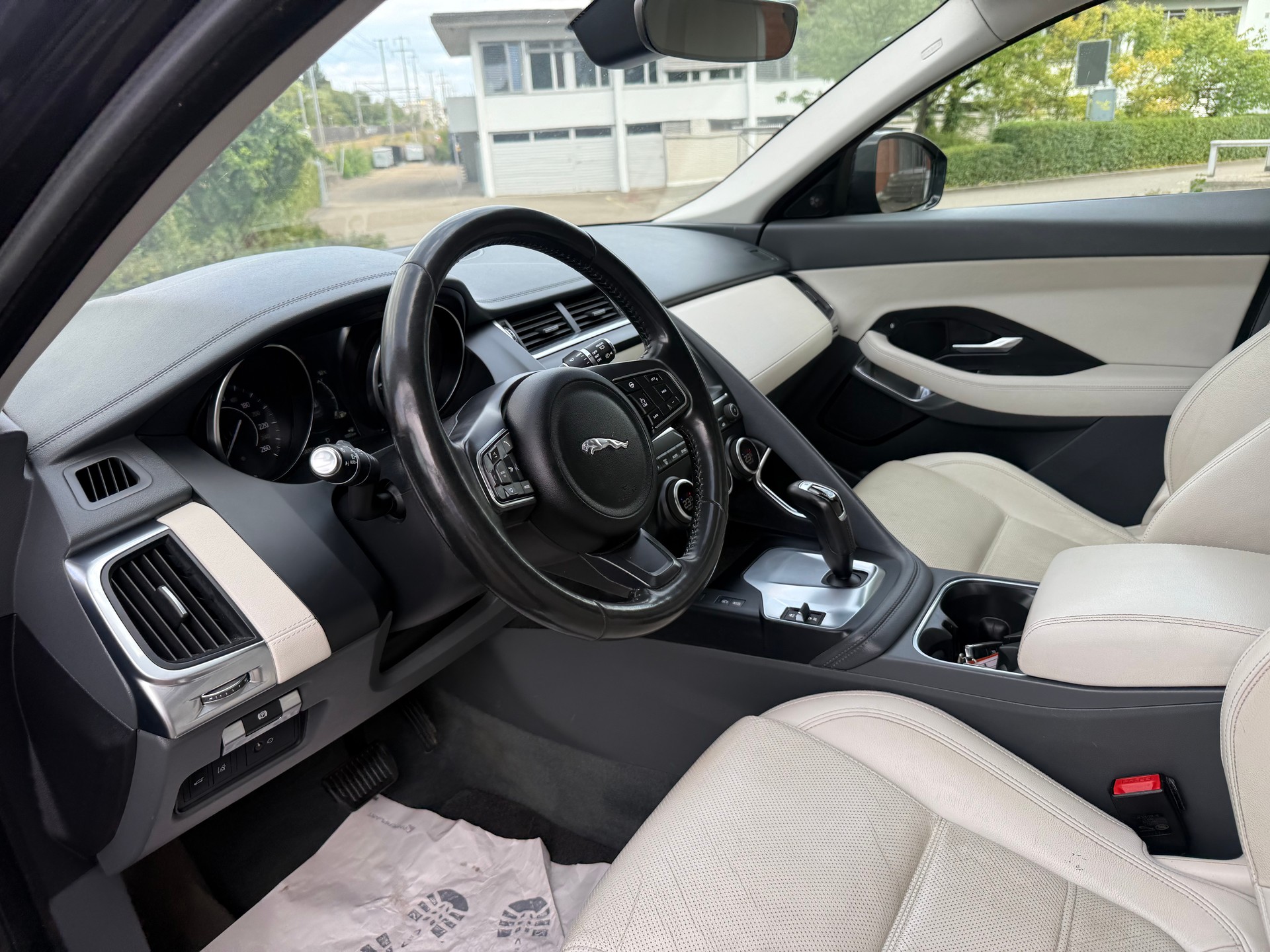 JAGUAR E-Pace 2.0d D150 S AWD Automatik-image-7