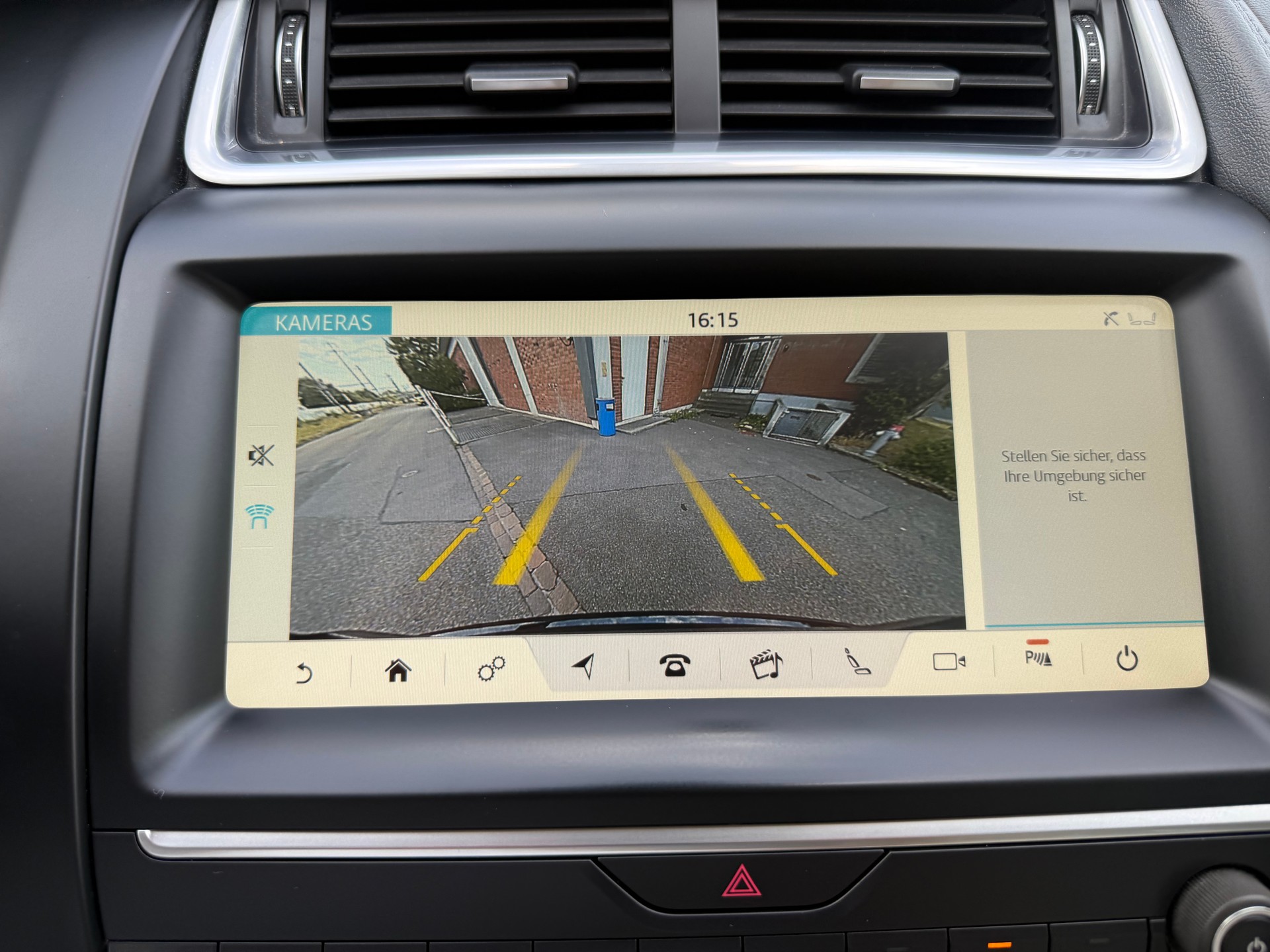 JAGUAR E-Pace 2.0d D150 S AWD Automatik-image-9